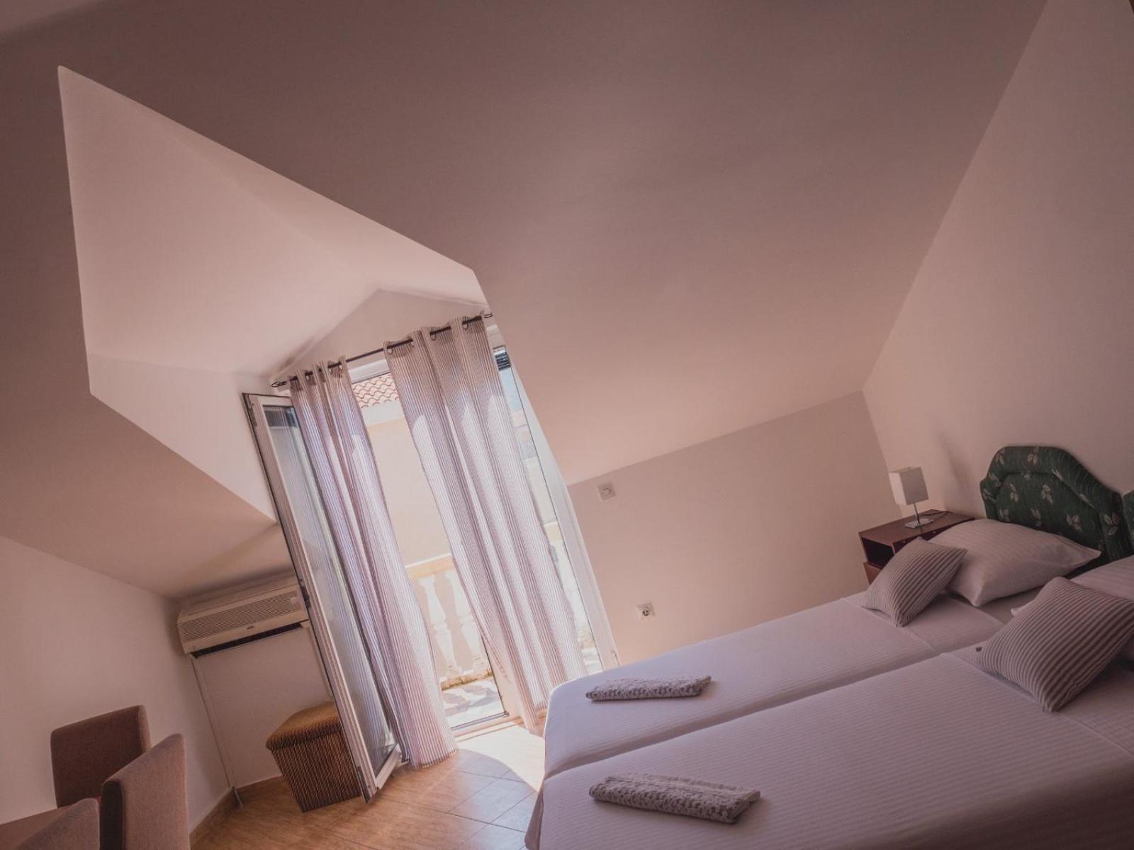 Twin Room with Terrace photo 2