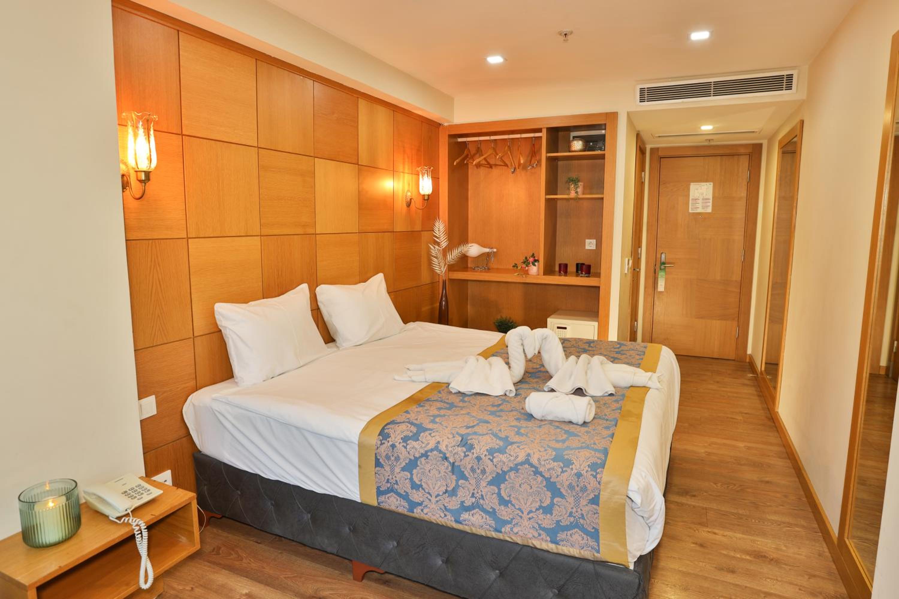 Standard Double or Twin Room photo 1