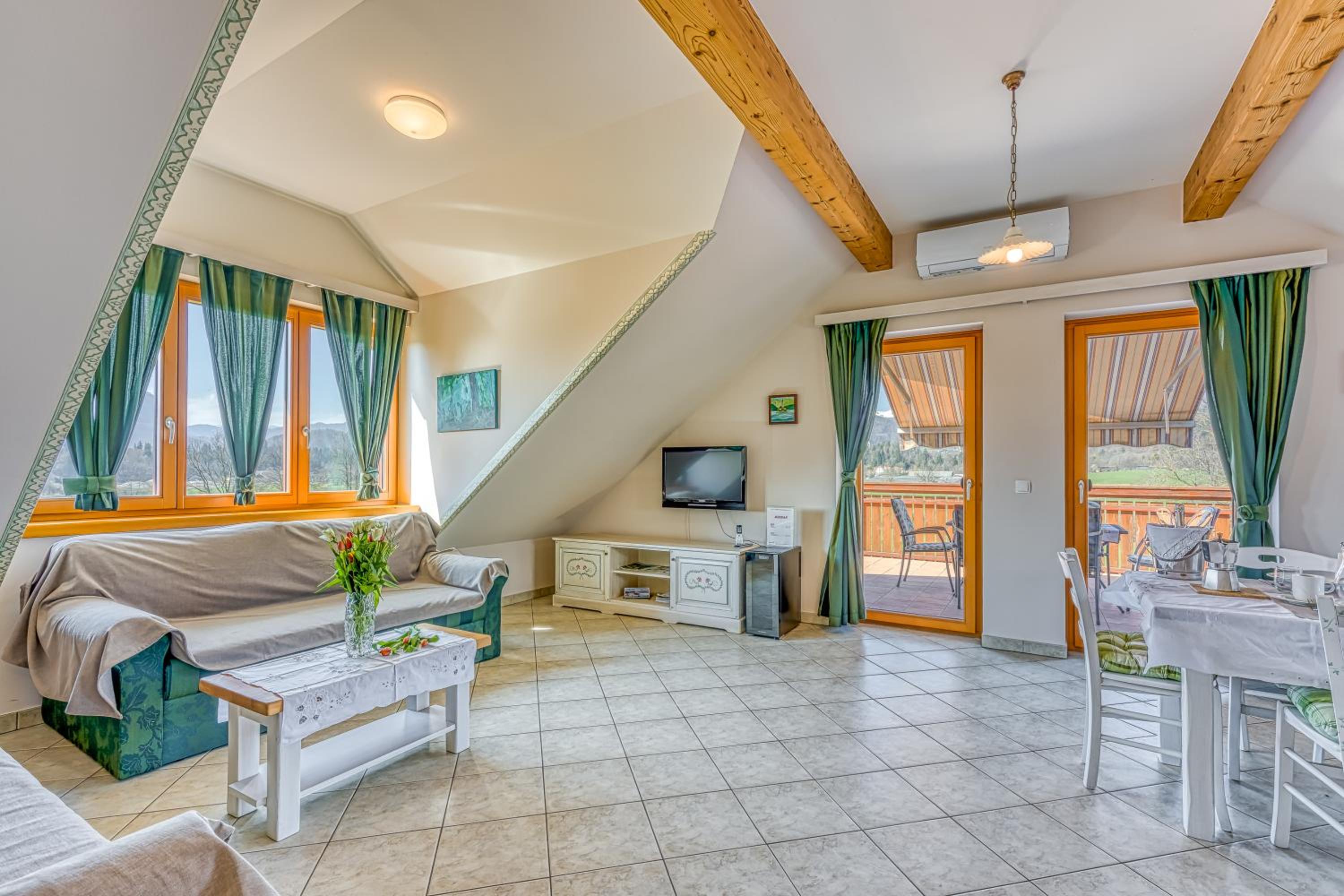 Apartment with Mountain View photo 1