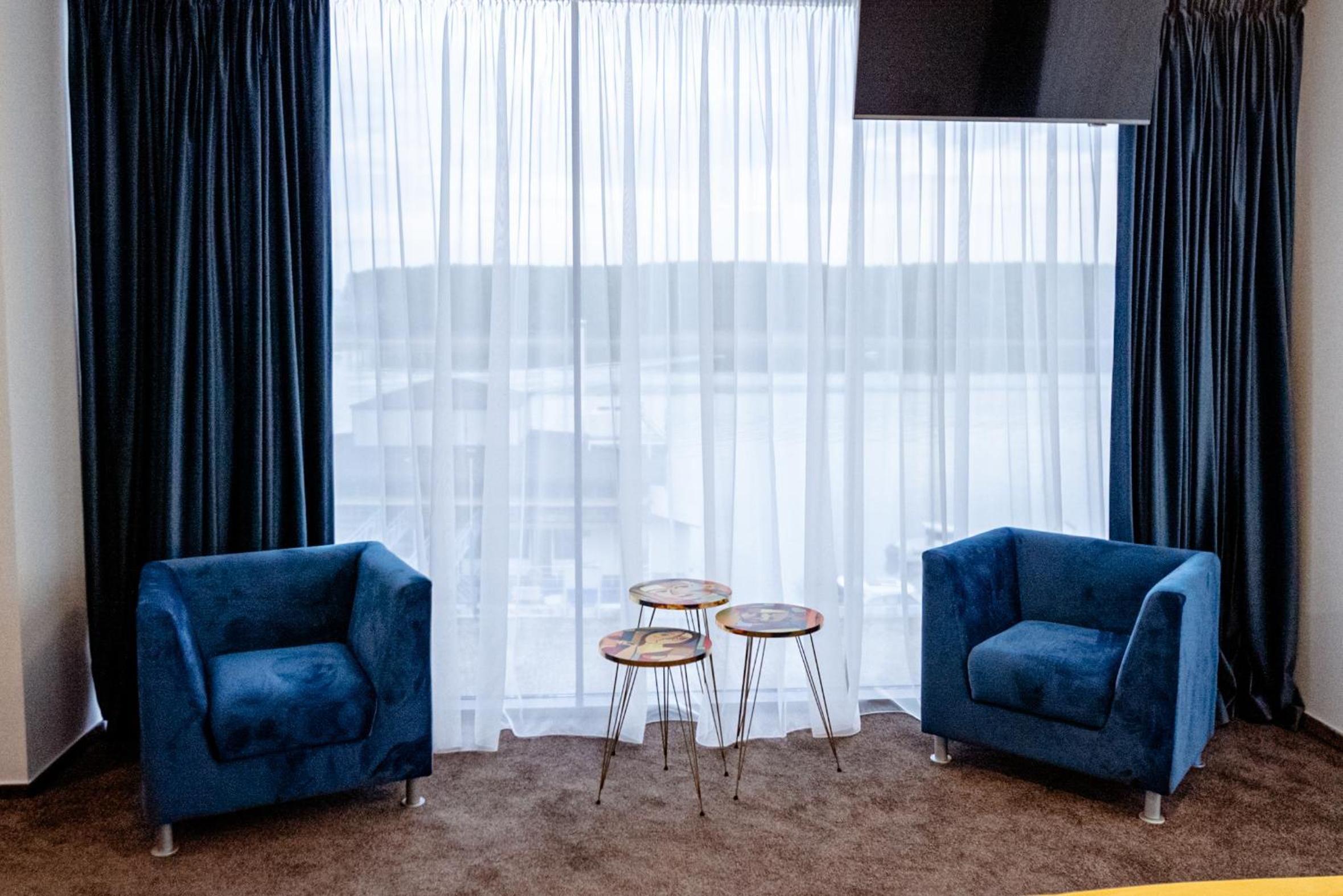 Deluxe King Room - Photo 5