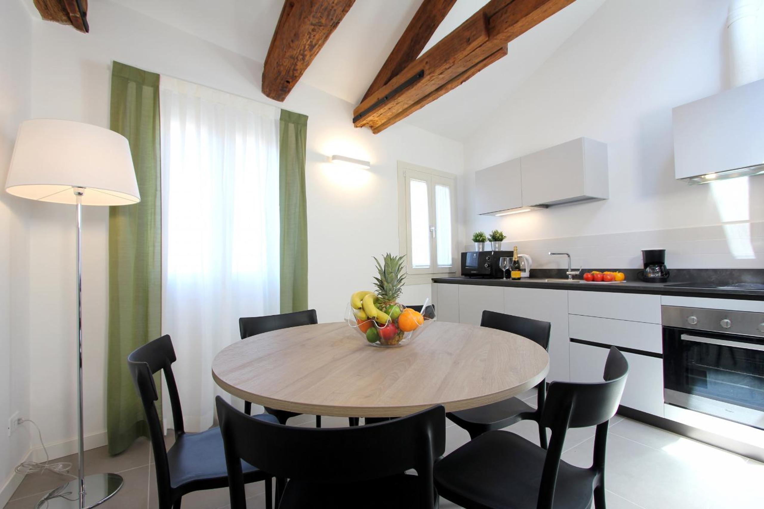 Carlo - Two-Bedroom Apartment photo 2
