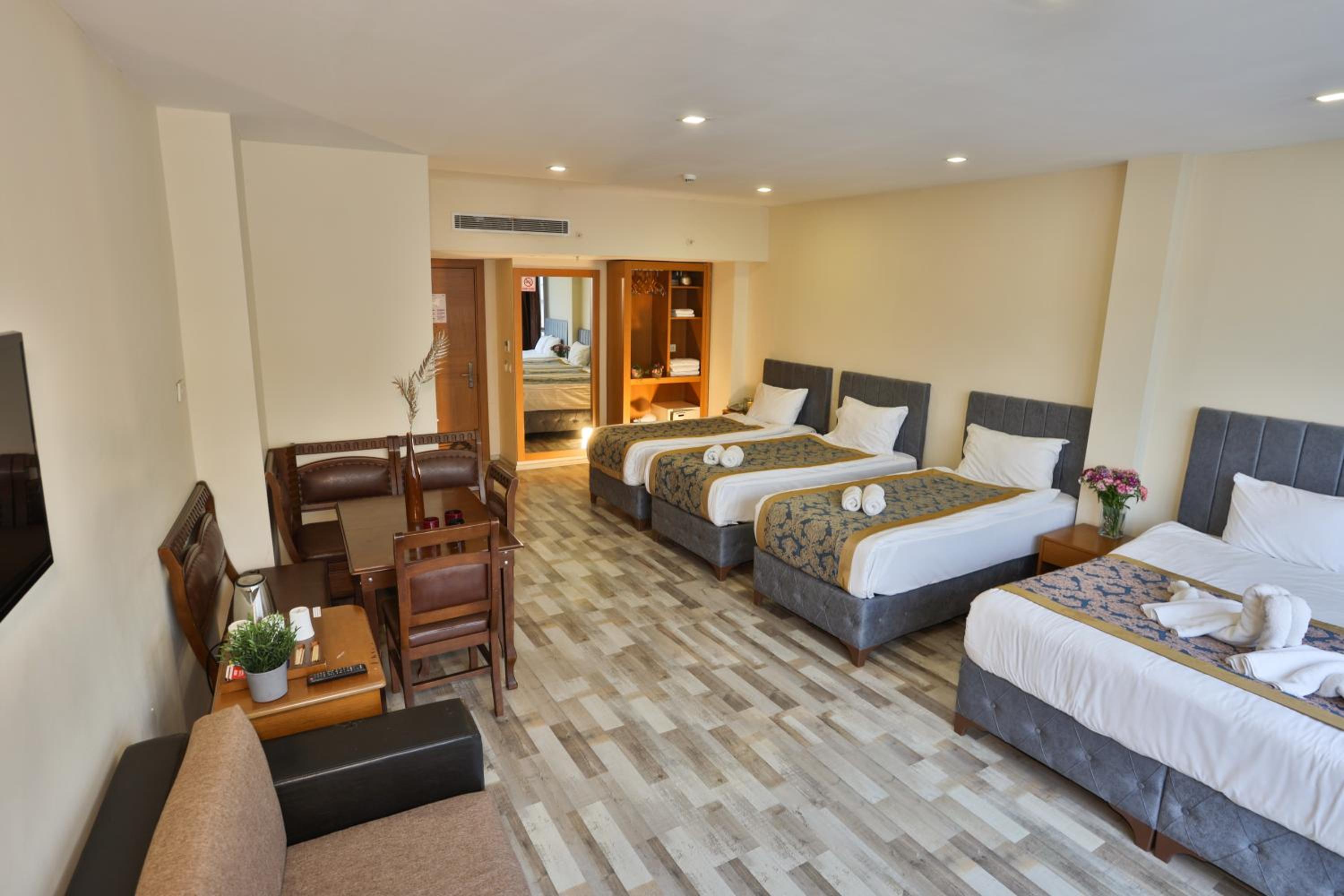 Family Suite photo 2