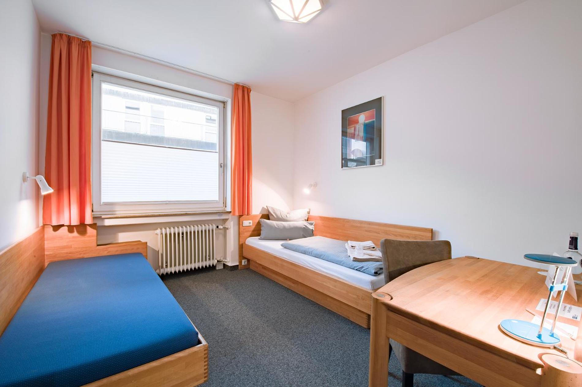 Twin Room - Photo 2