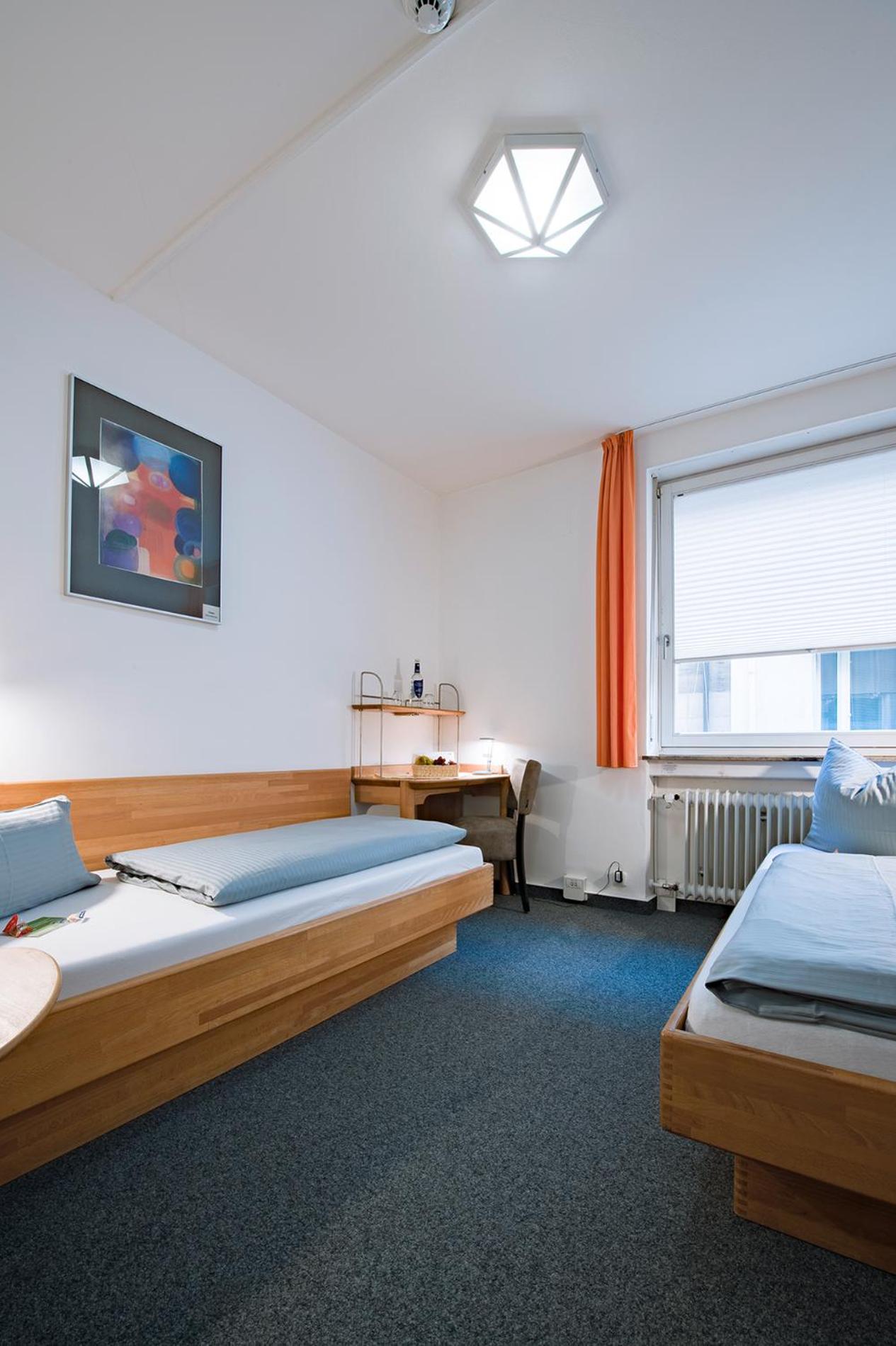 Twin Room - Photo 7