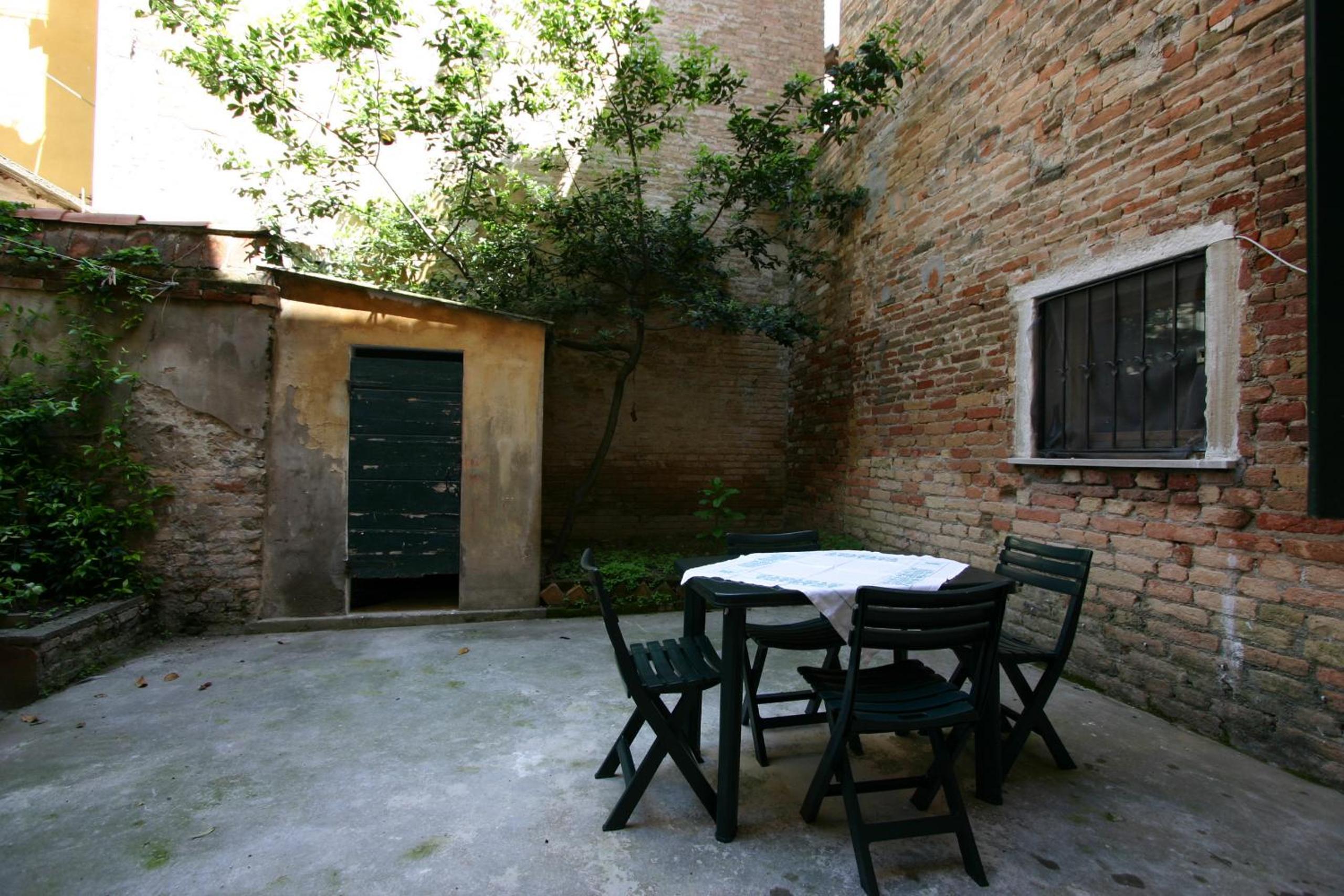Guggenheim Two-Bedroom Apartment with Terrace photo 2