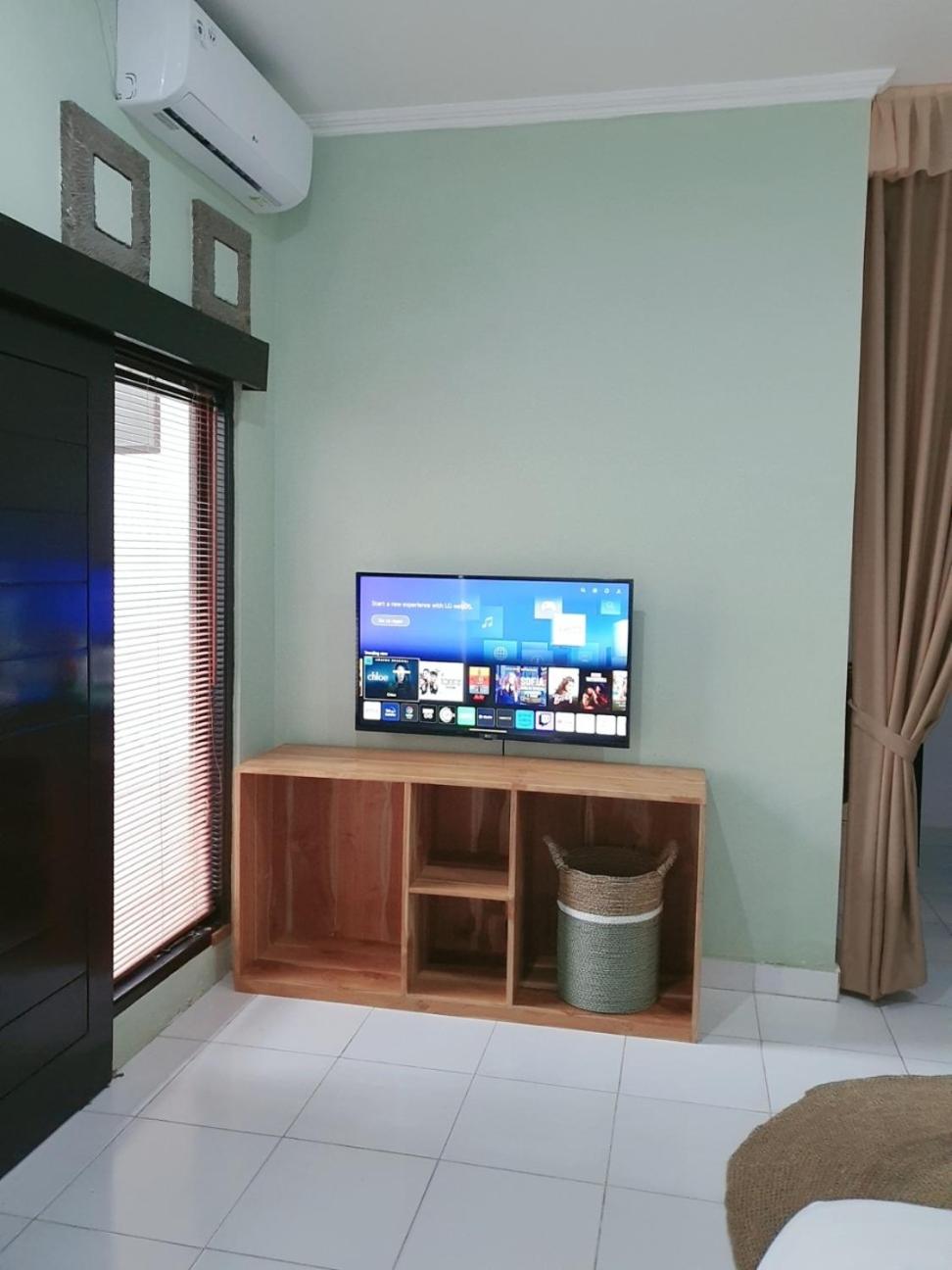 Standard King Room - Photo 9