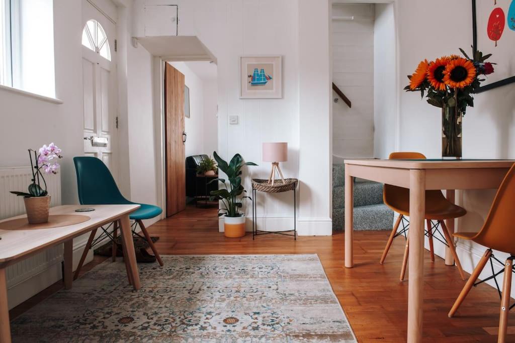 Two-Bedroom House photo 3