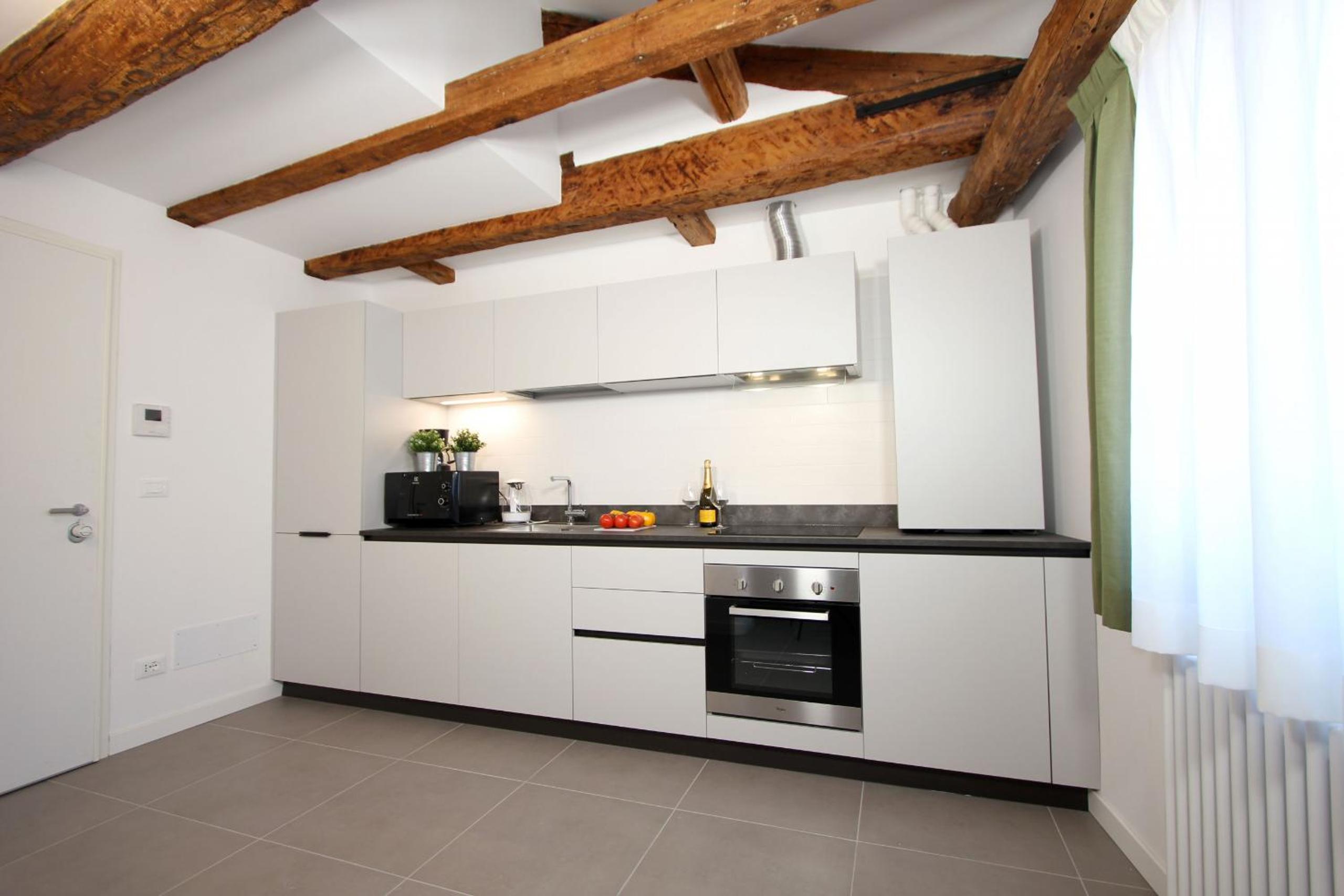 Longhi - Two-Bedroom Apartment photo 2