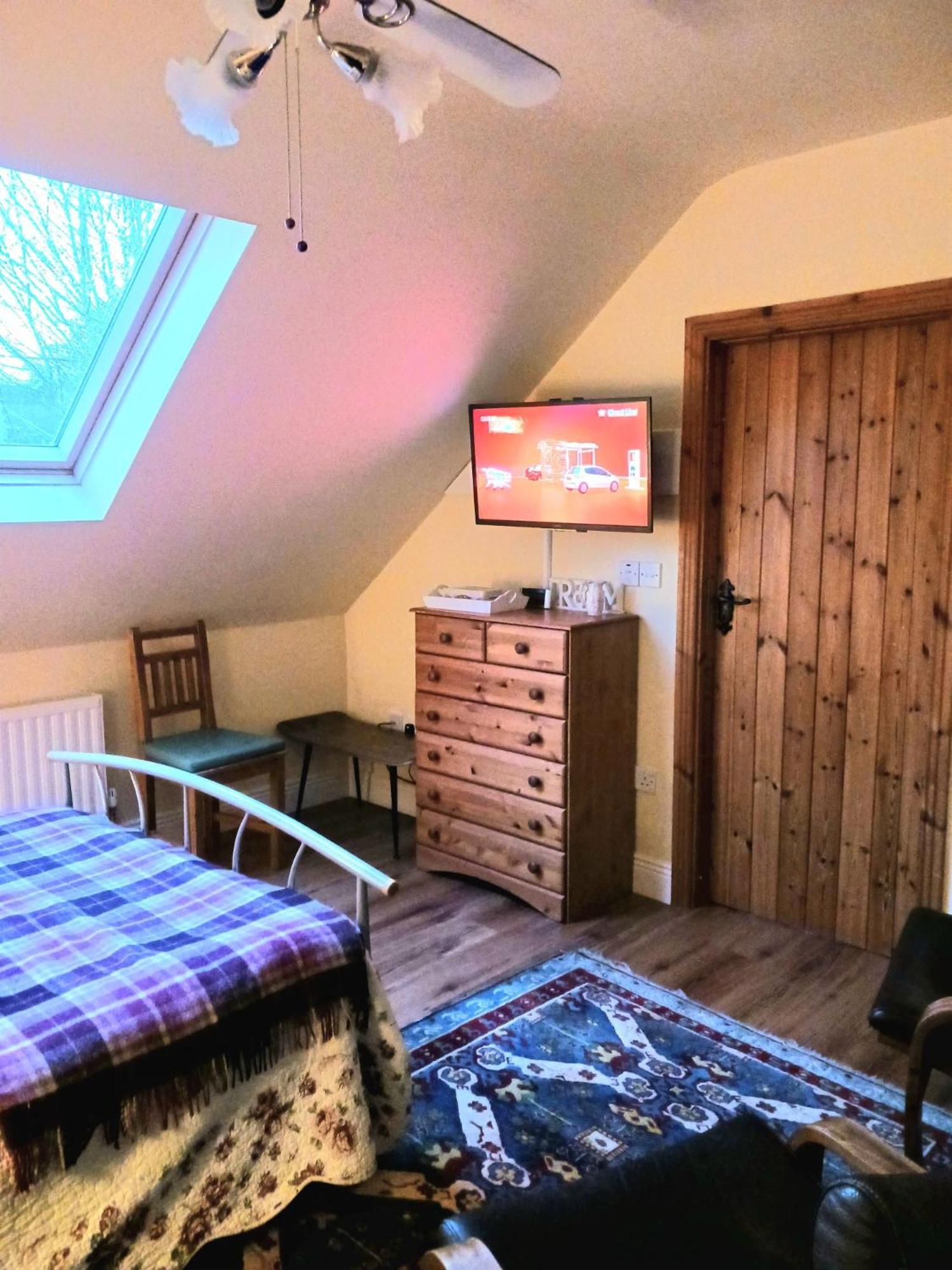 Double Room with Private Bathroom photo 2