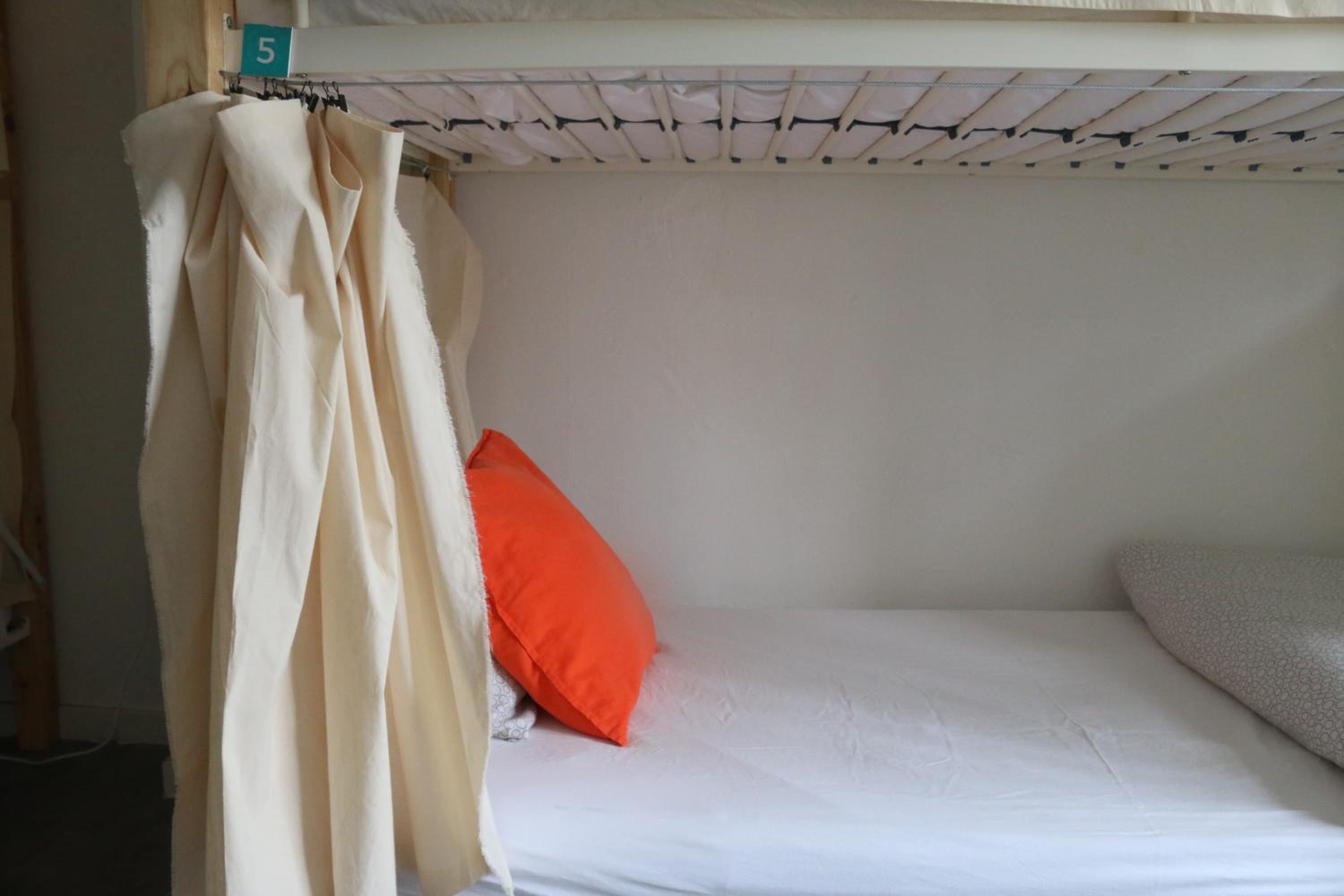 Bed in 8-Bed Mixed Dormitory Room photo 2
