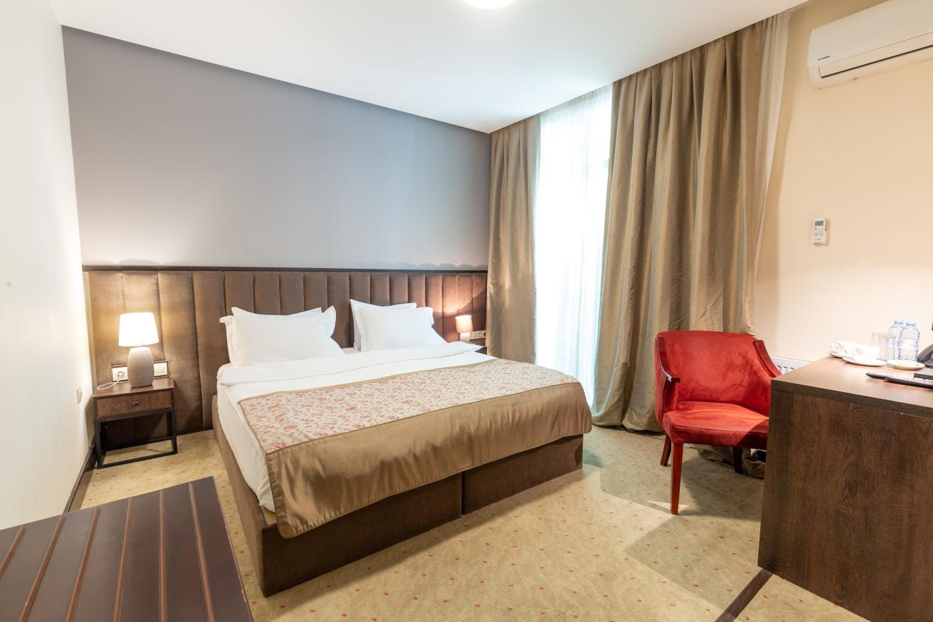 Deluxe Double Room with Balcony photo 1