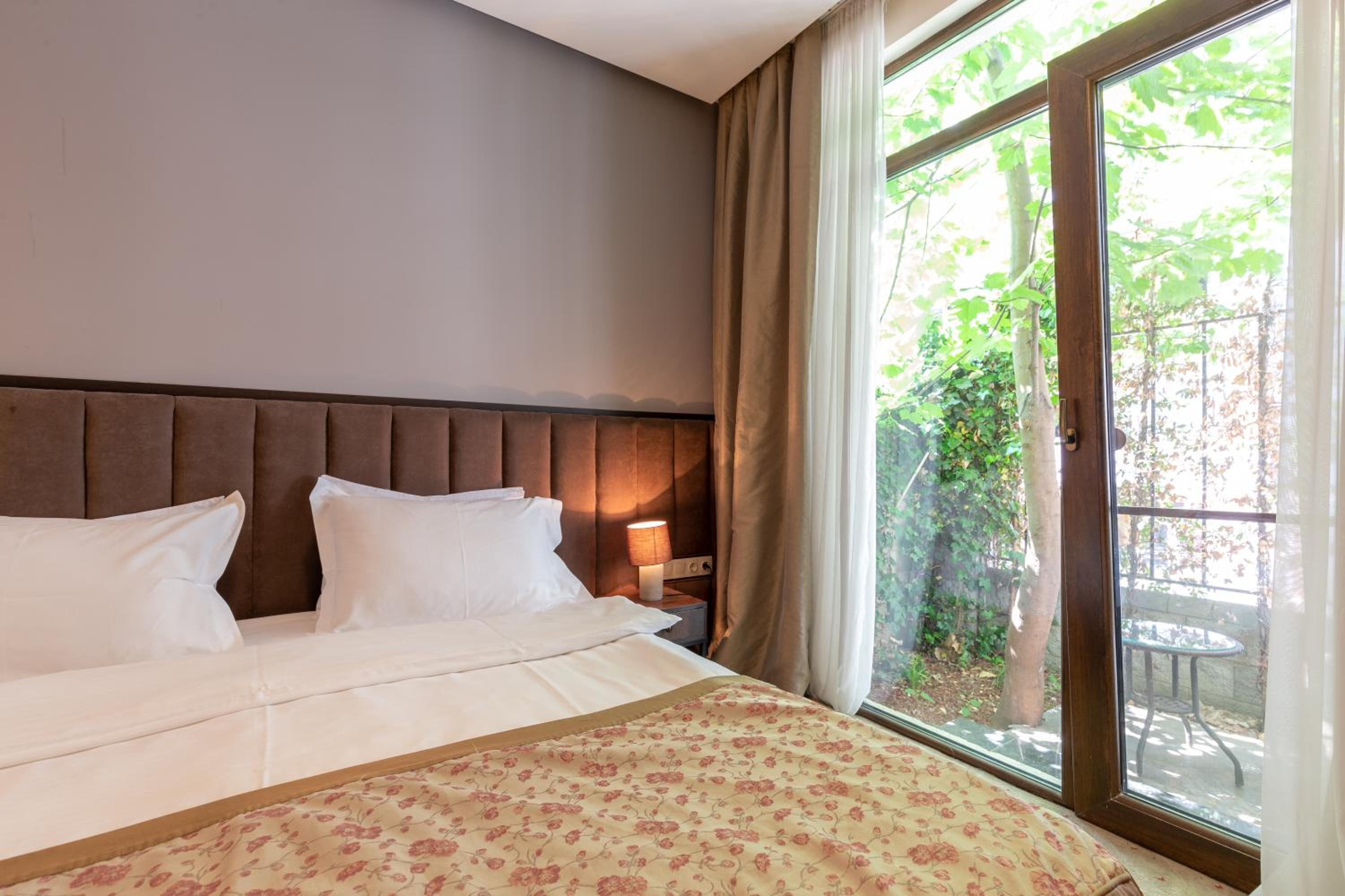 Deluxe Double Room with Balcony photo 2