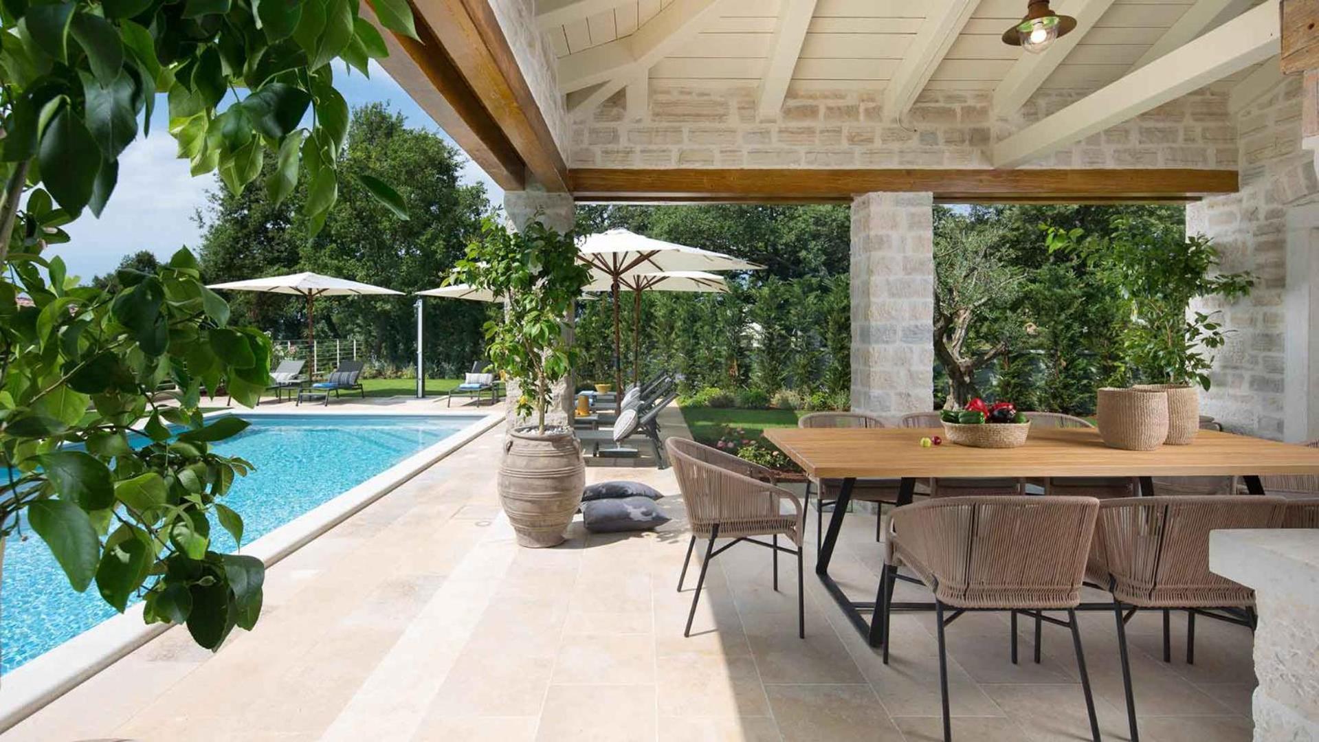 Villa photo 2