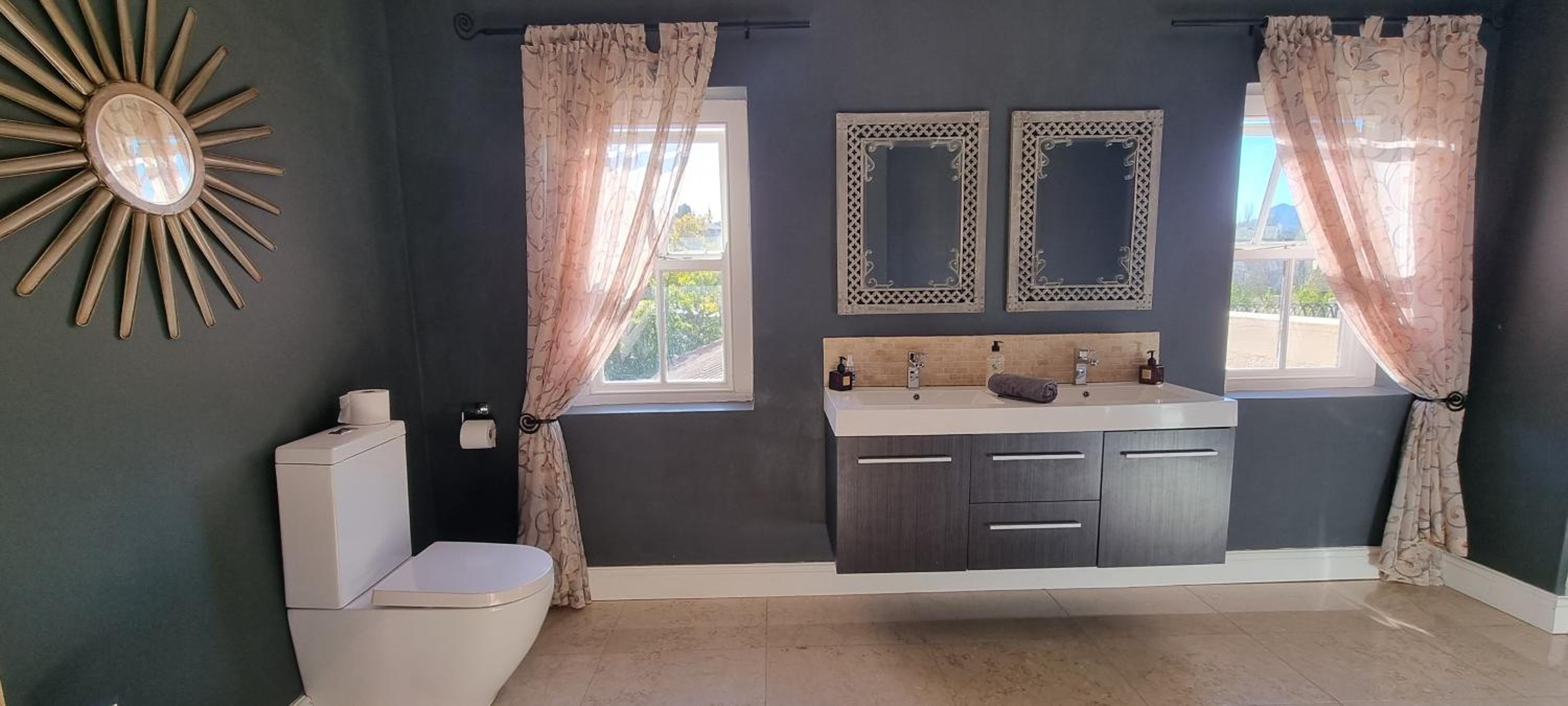 Suite with Mountain View - Photo 25