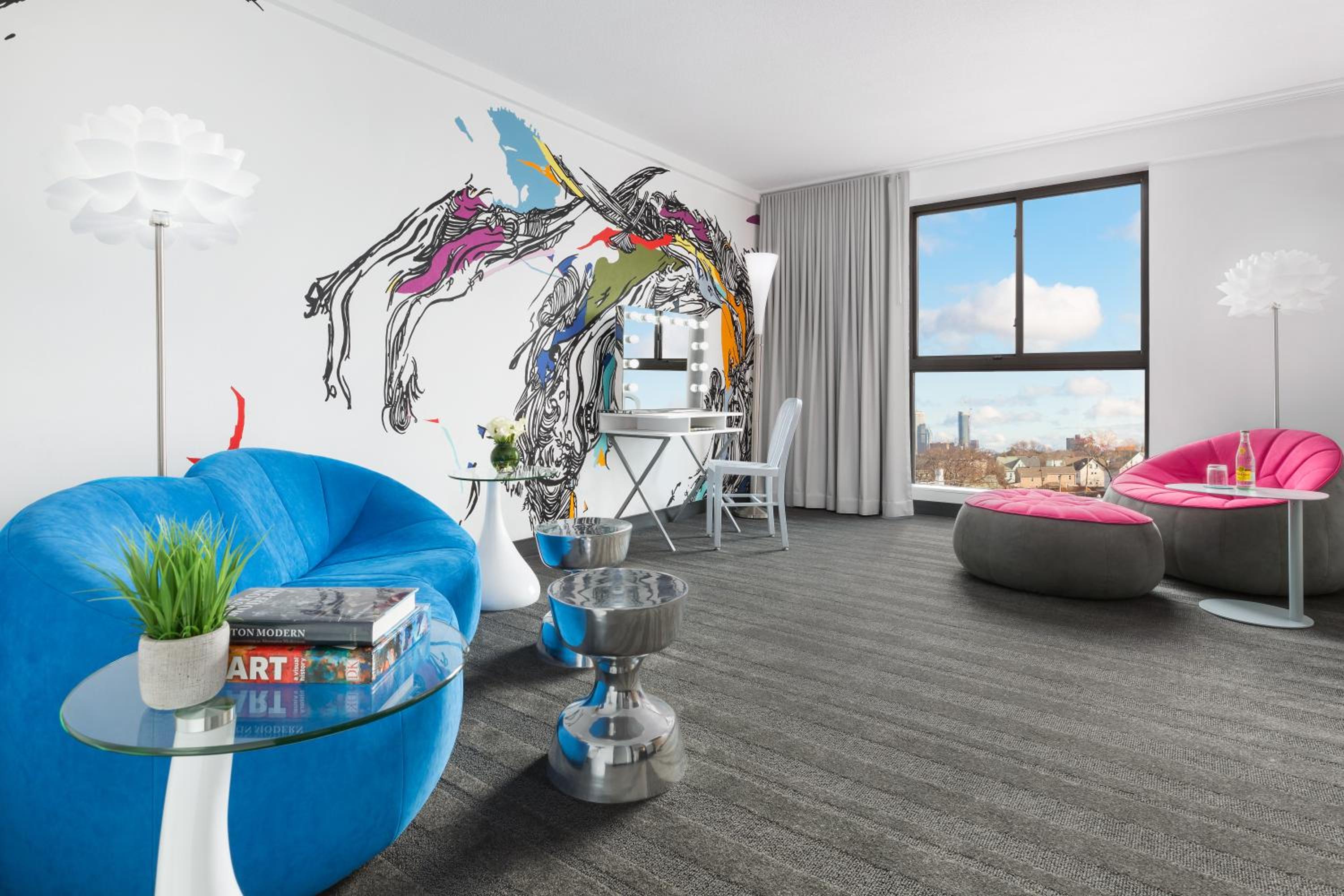 Top of Mind Runway Suite - Photo 3