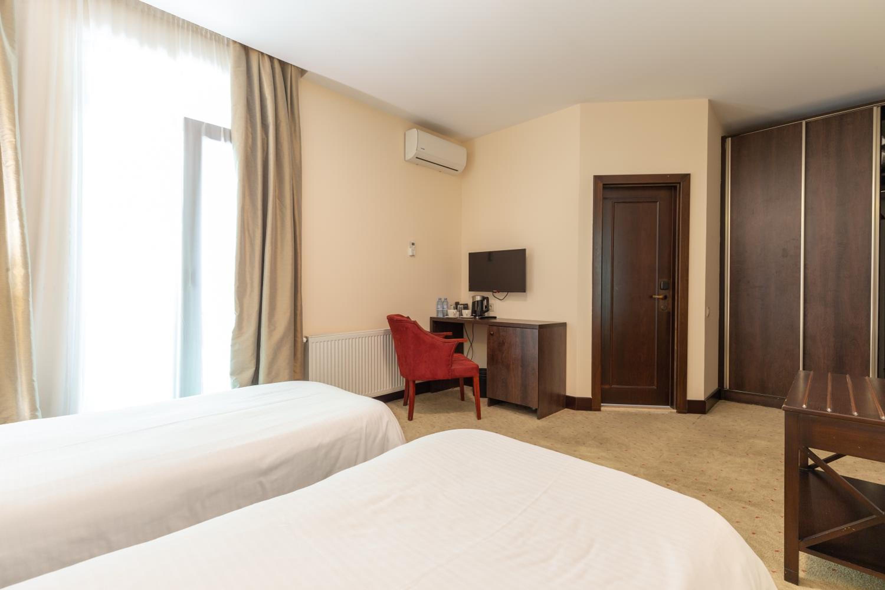 Deluxe Double or Twin Room photo 2