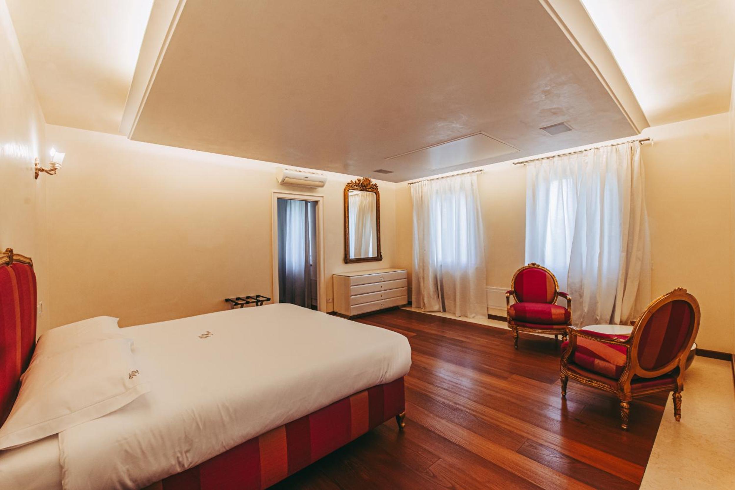 Deluxe Double Room With Bath photo 1