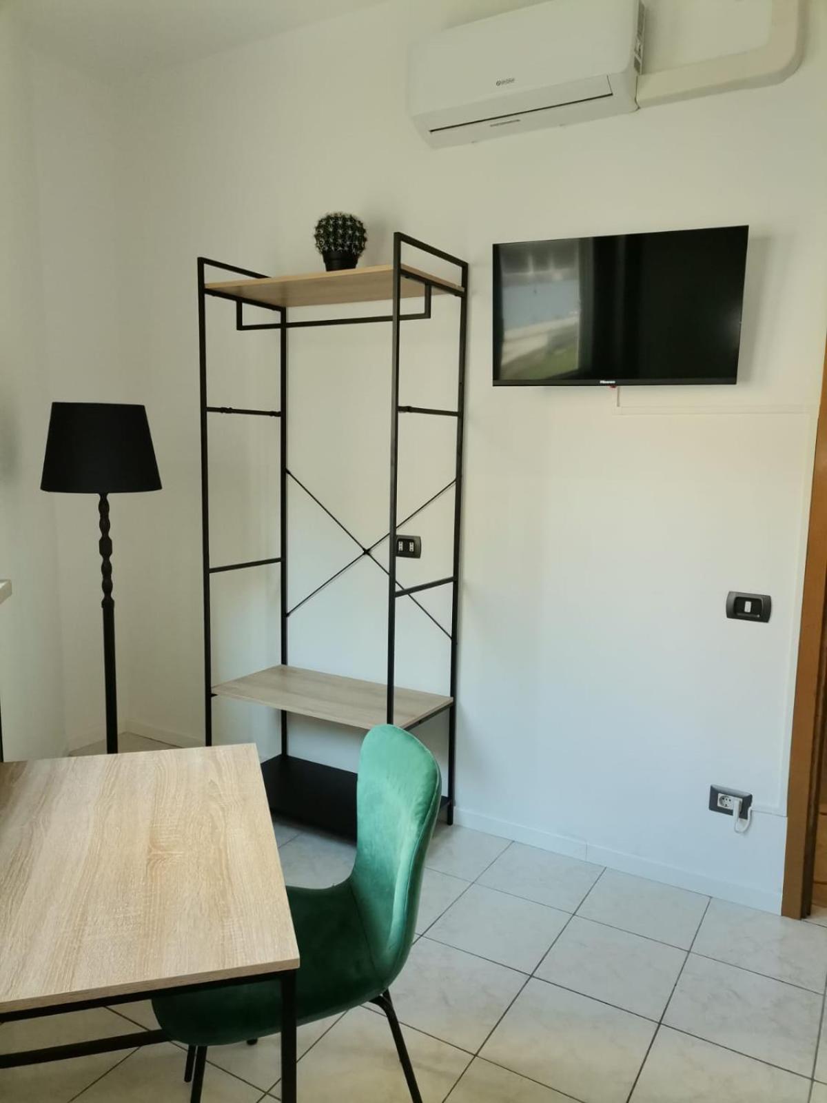 Standard Twin Room with Shared Bathroom photo 3