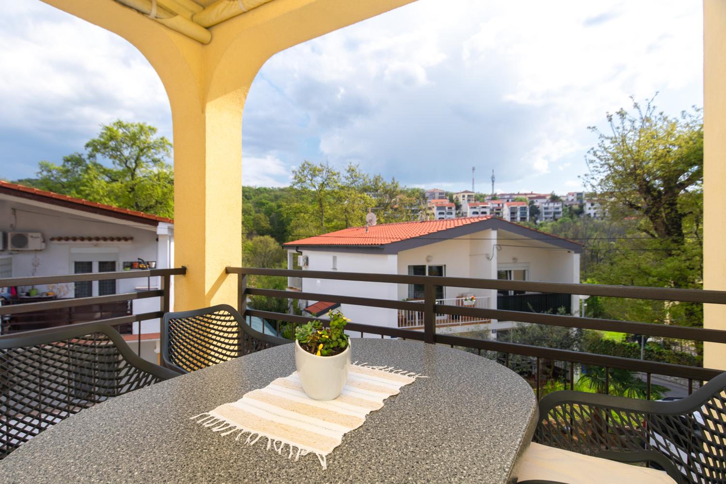 Apartment with Terrace - Photo 26