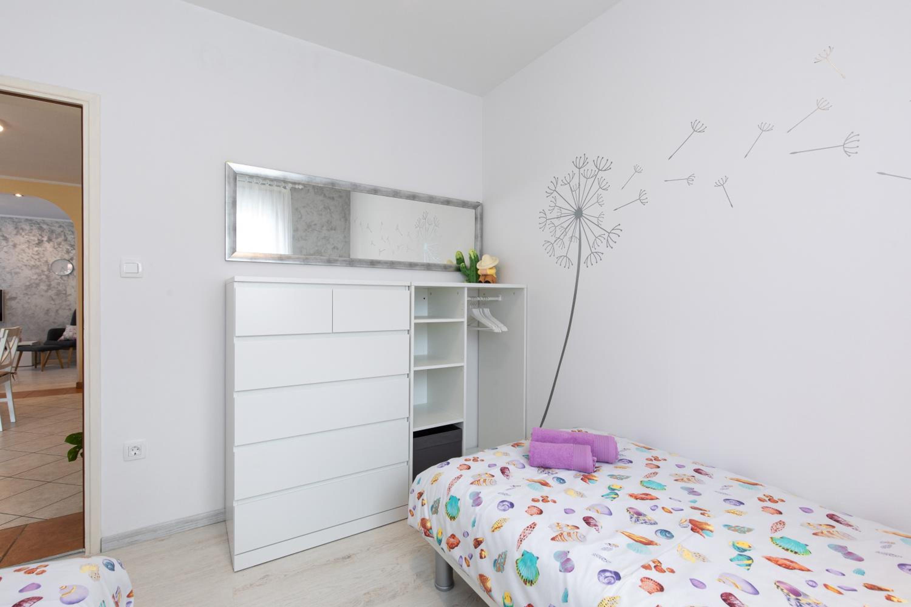 Apartment with Terrace - Photo 20