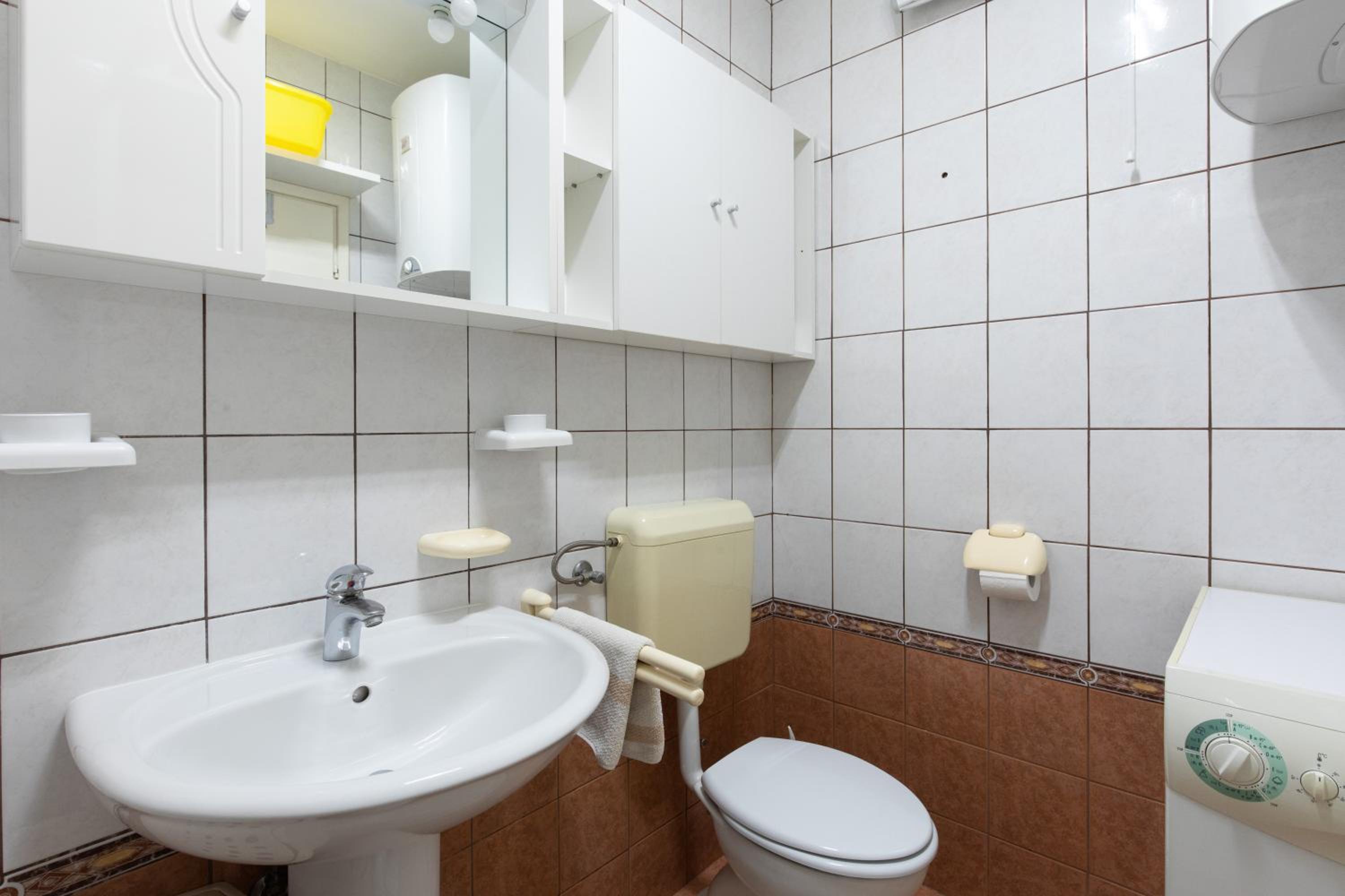 Apartment with Terrace - Photo 24