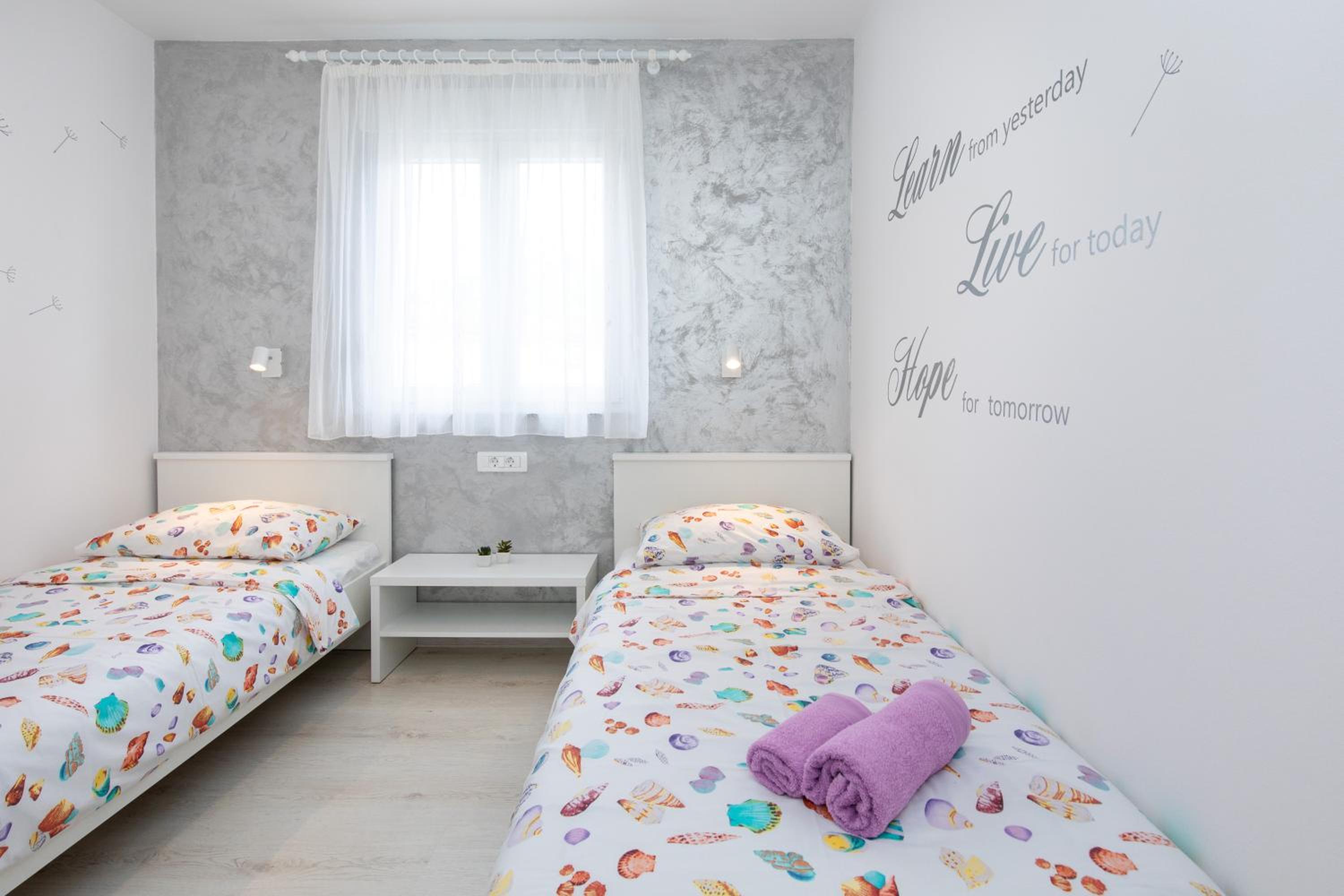 Apartment with Terrace - Photo 10