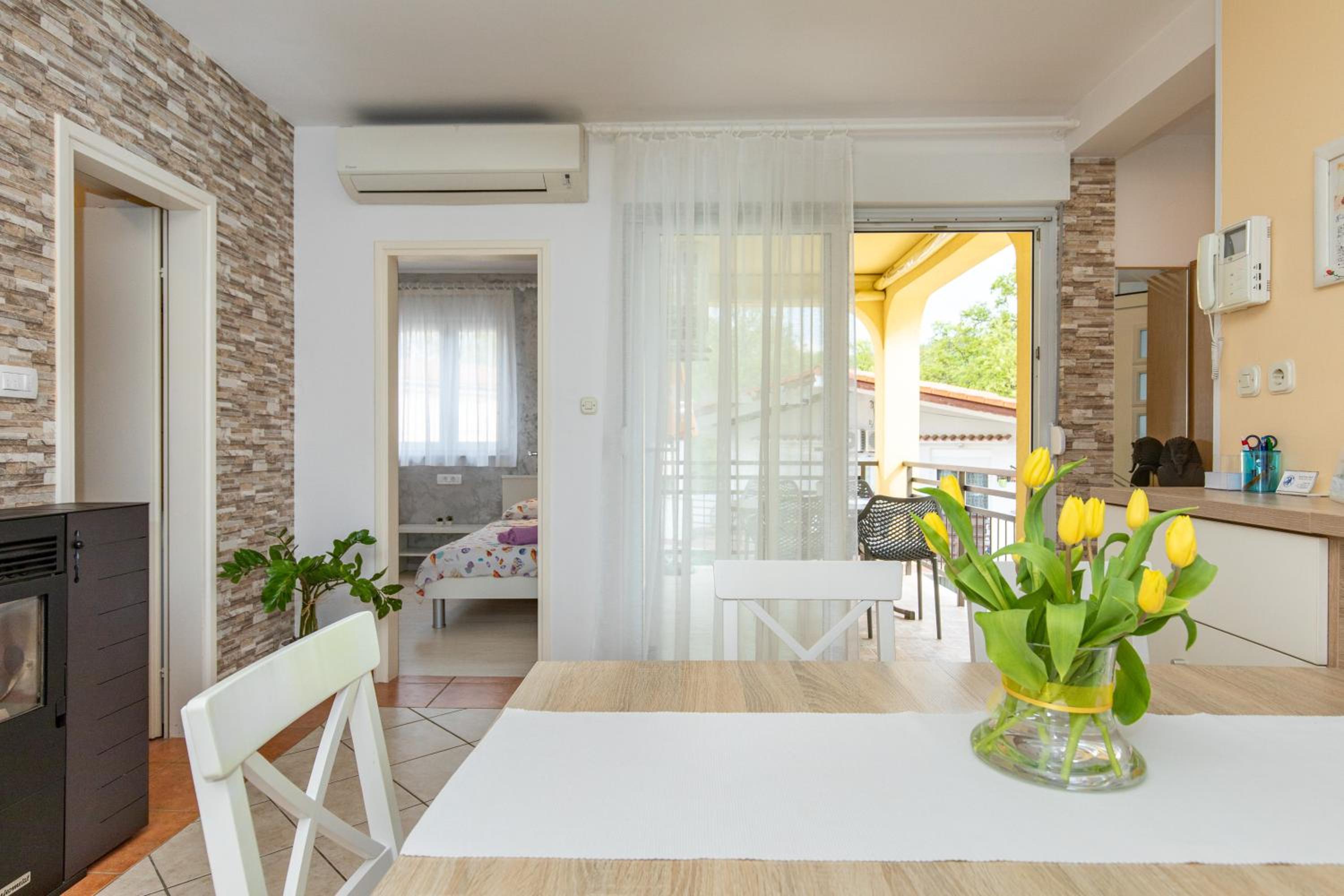 Apartment with Terrace - Photo 13