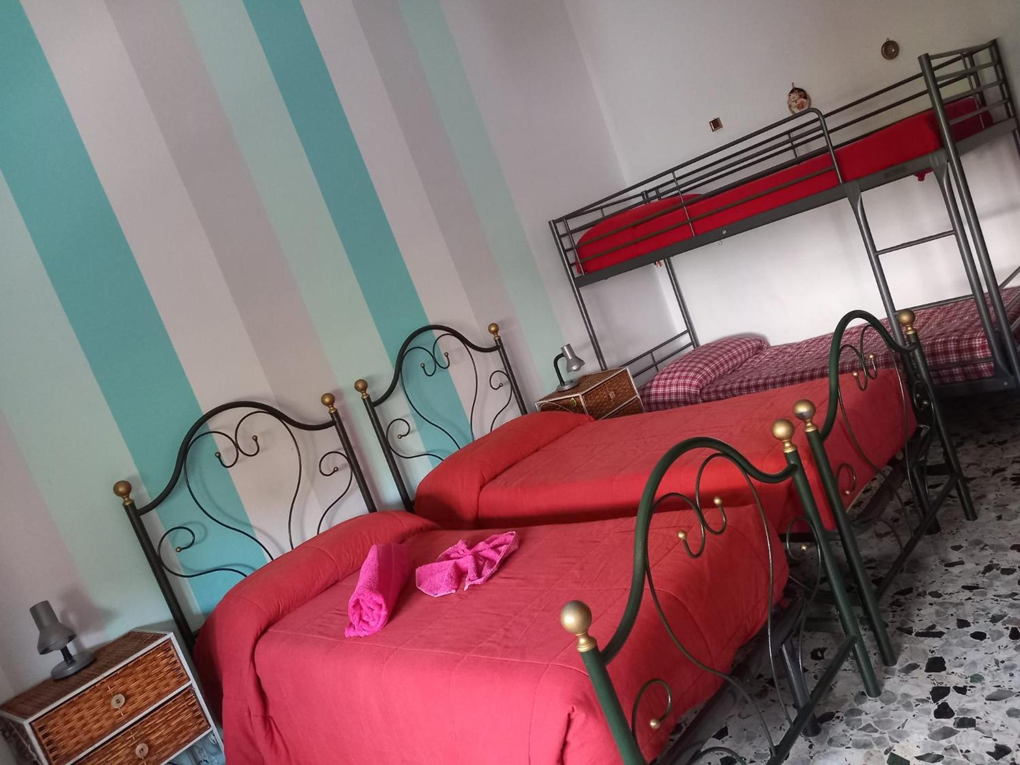 Quadruple Room with Private Bathroom photo 1