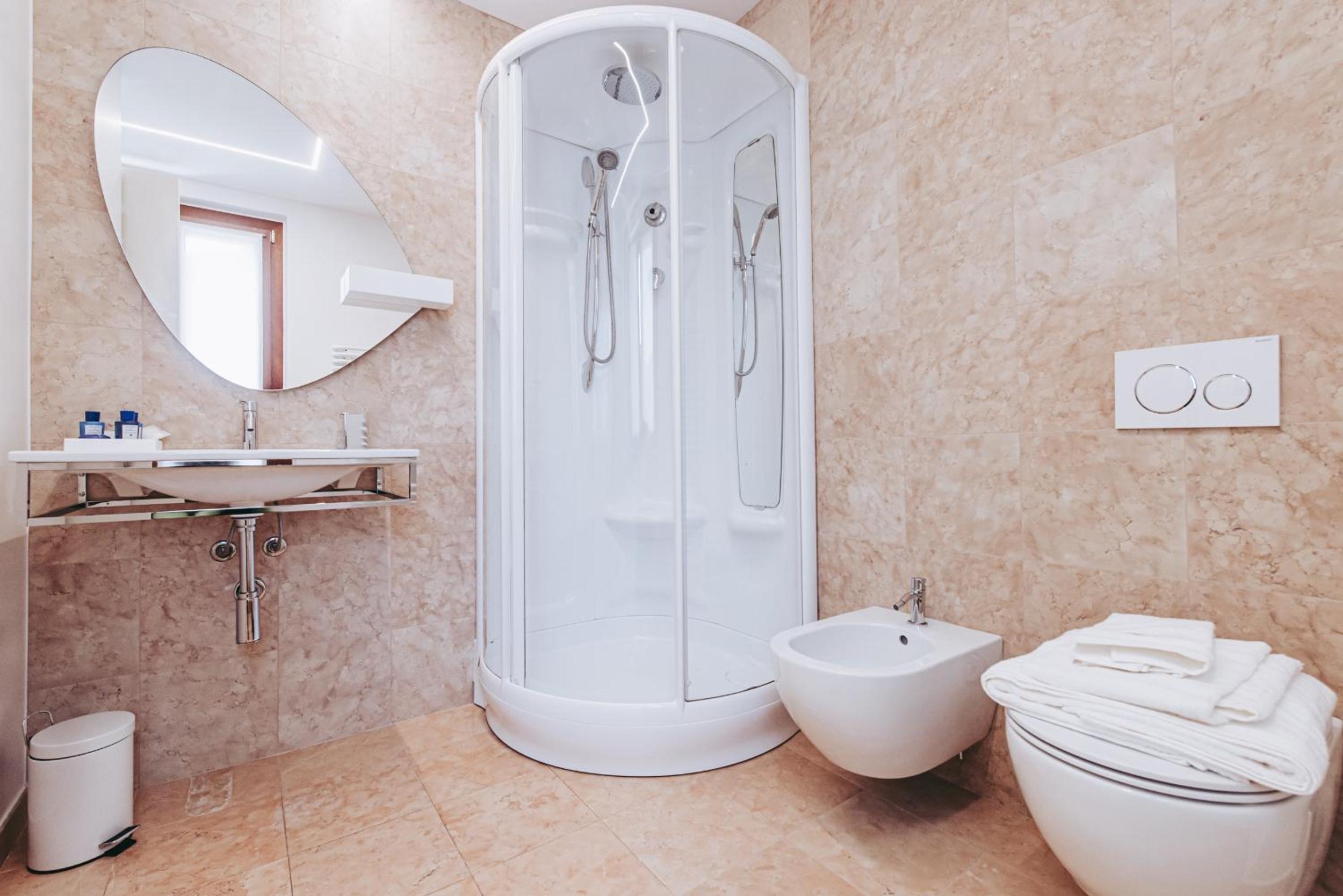 Double Room With Private Bathroom photo 3