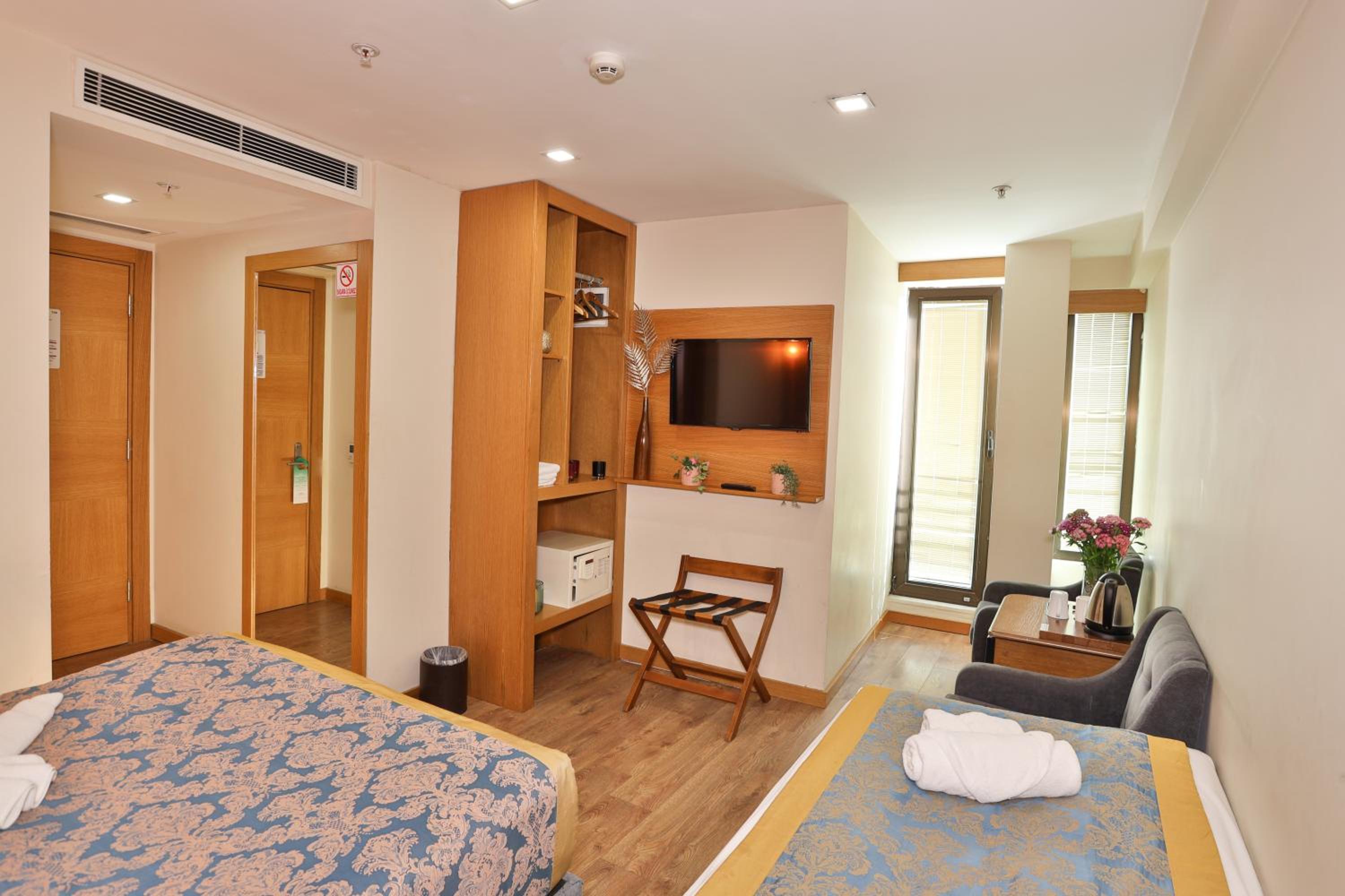 Standard Triple Room photo 2