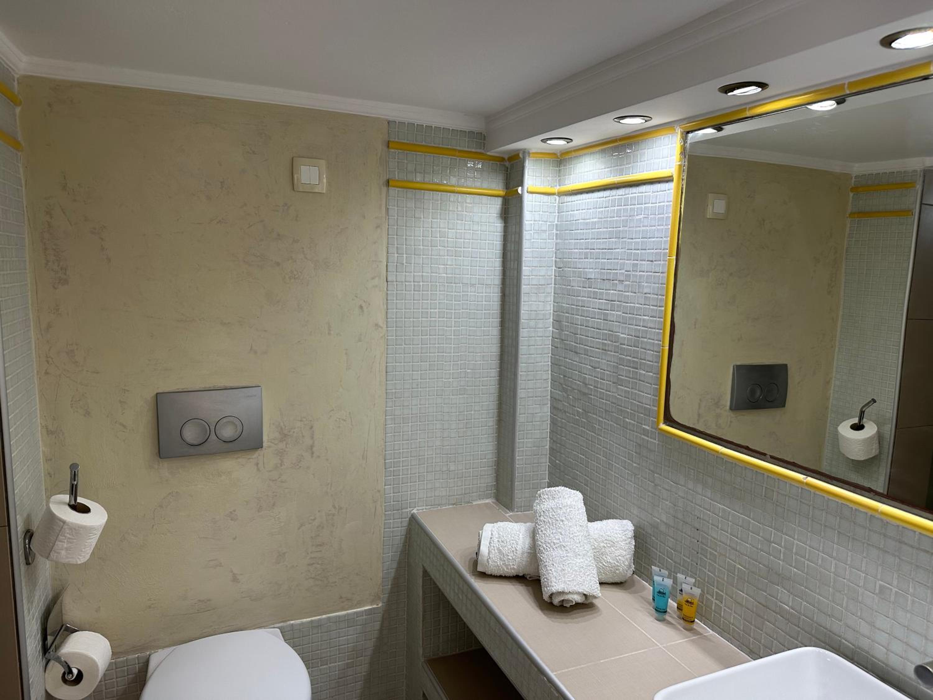 Superior Studio with Outdoor Jetted Tub - Photo 16