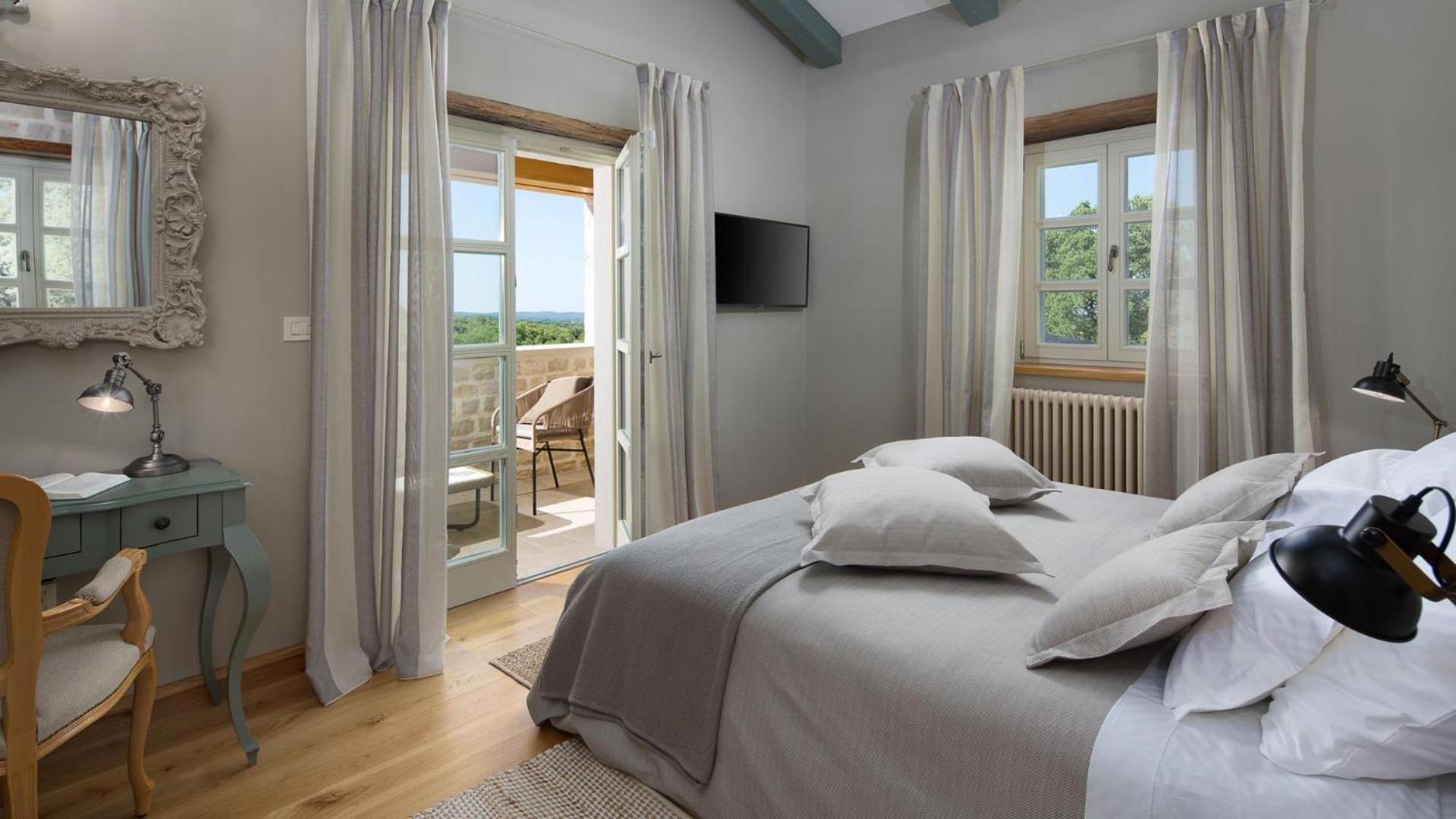 Villa photo 1