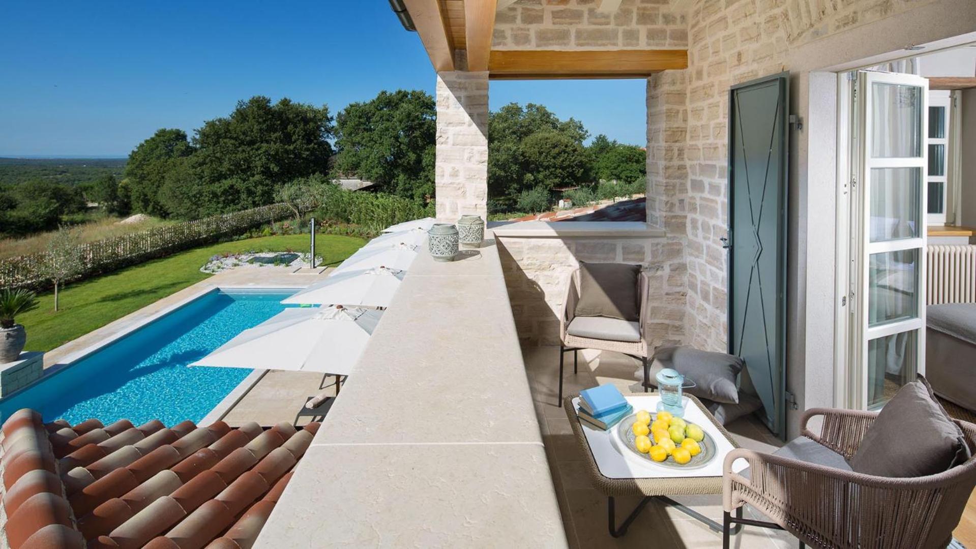 Villa photo 2