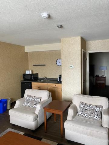 The King Studio Suite with Balcony  - Photo 3