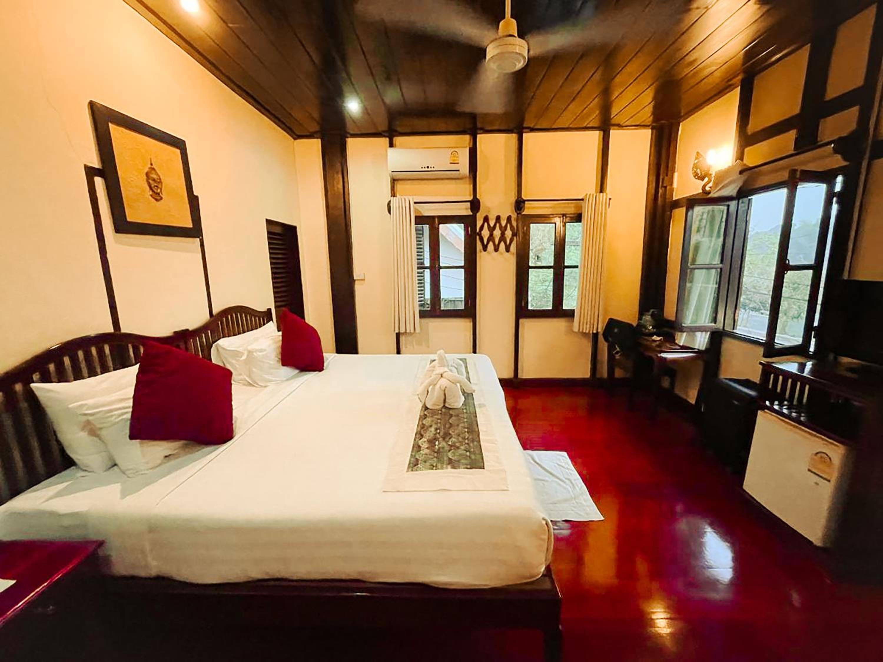 Deluxe Double River View ( No balcony )