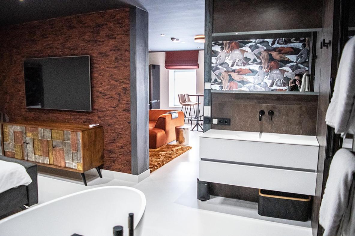 Deluxe King Room photo 3