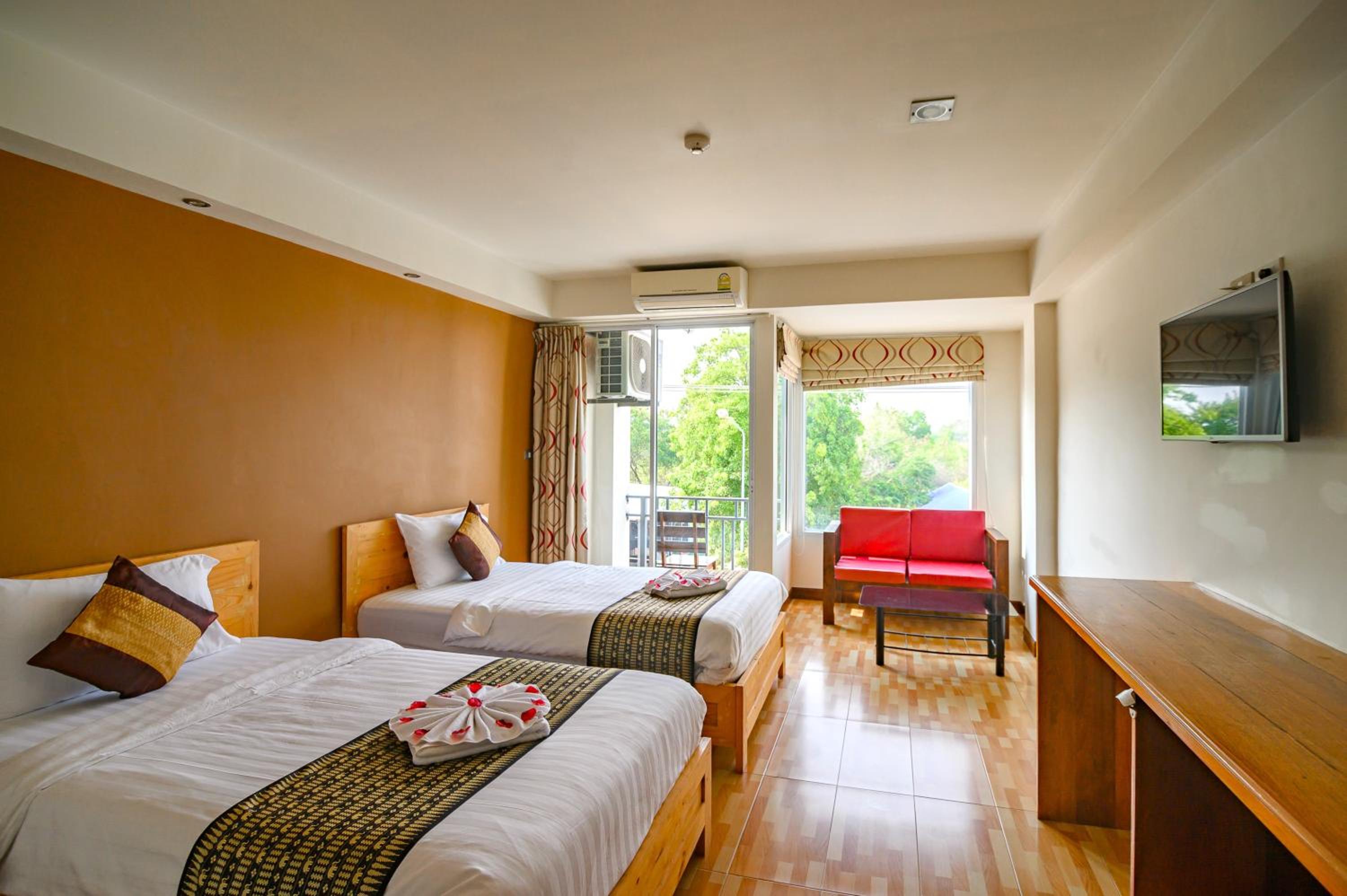 Deluxe Family Suite photo 2