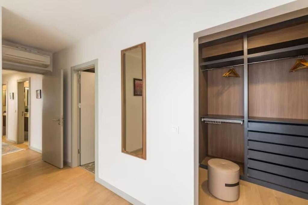 Three-Bedroom Apartment photo 1