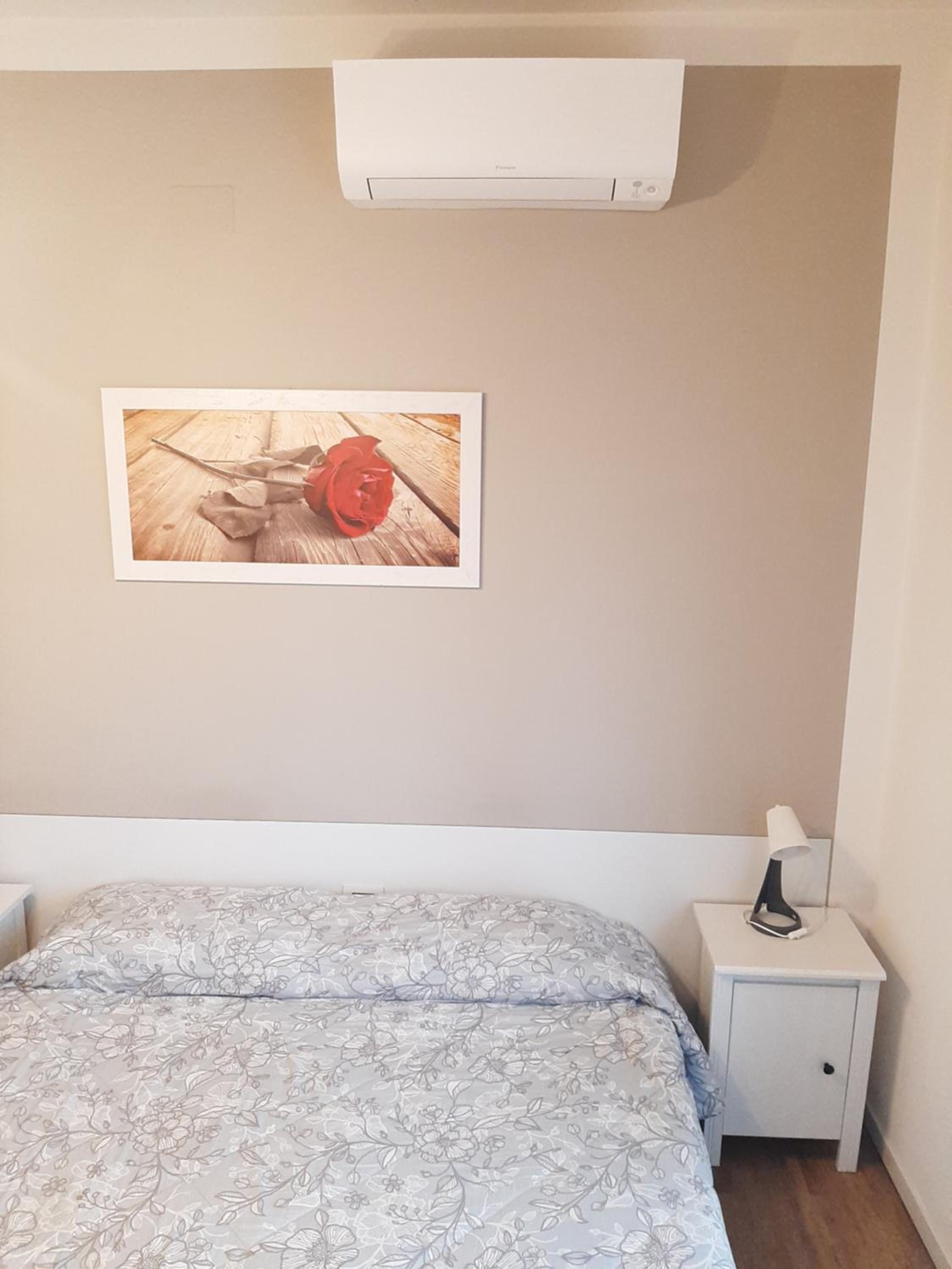 Double Room with Private Bathroom - Photo 9