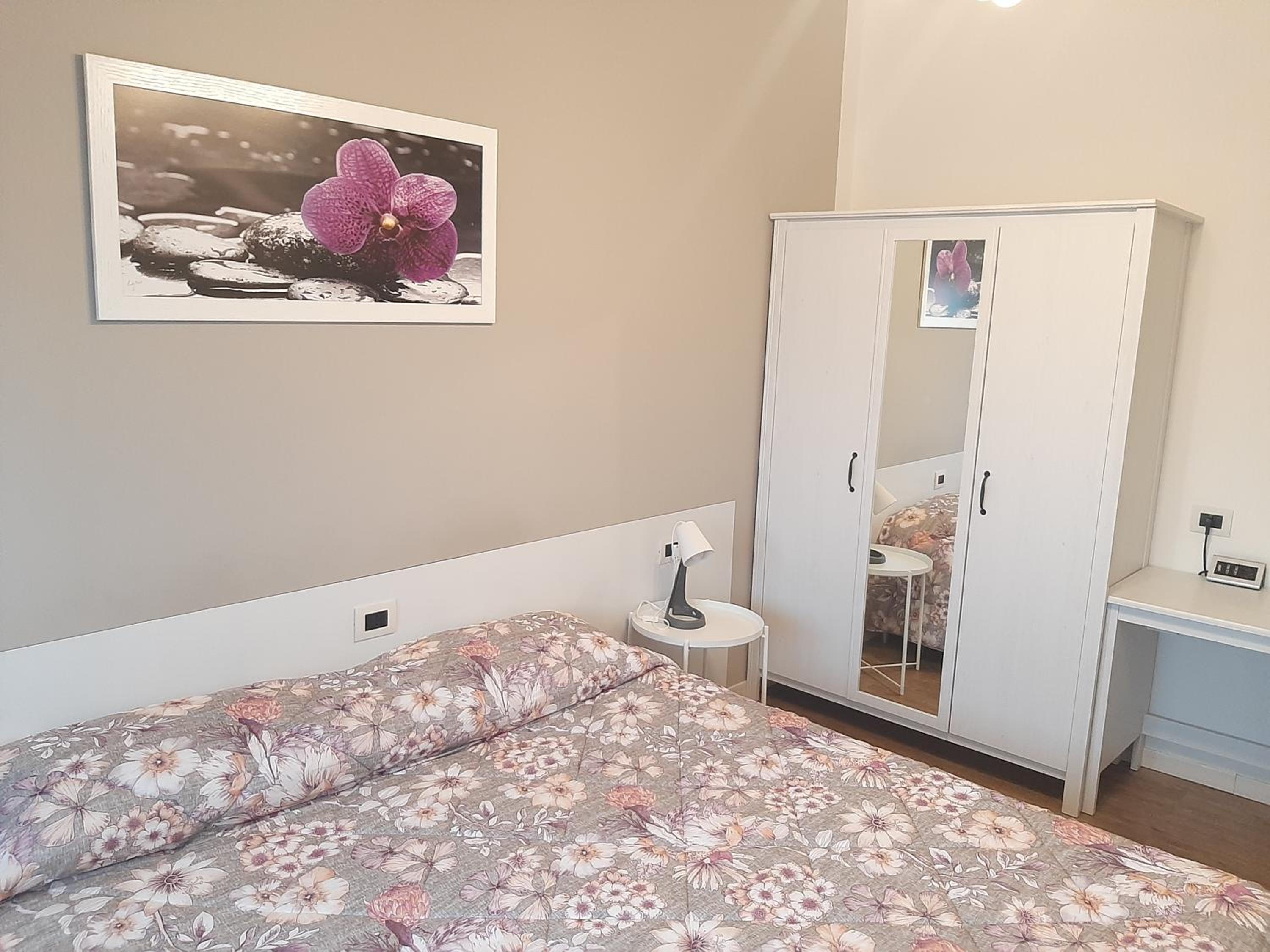 Double Room with Private Bathroom - Photo 12