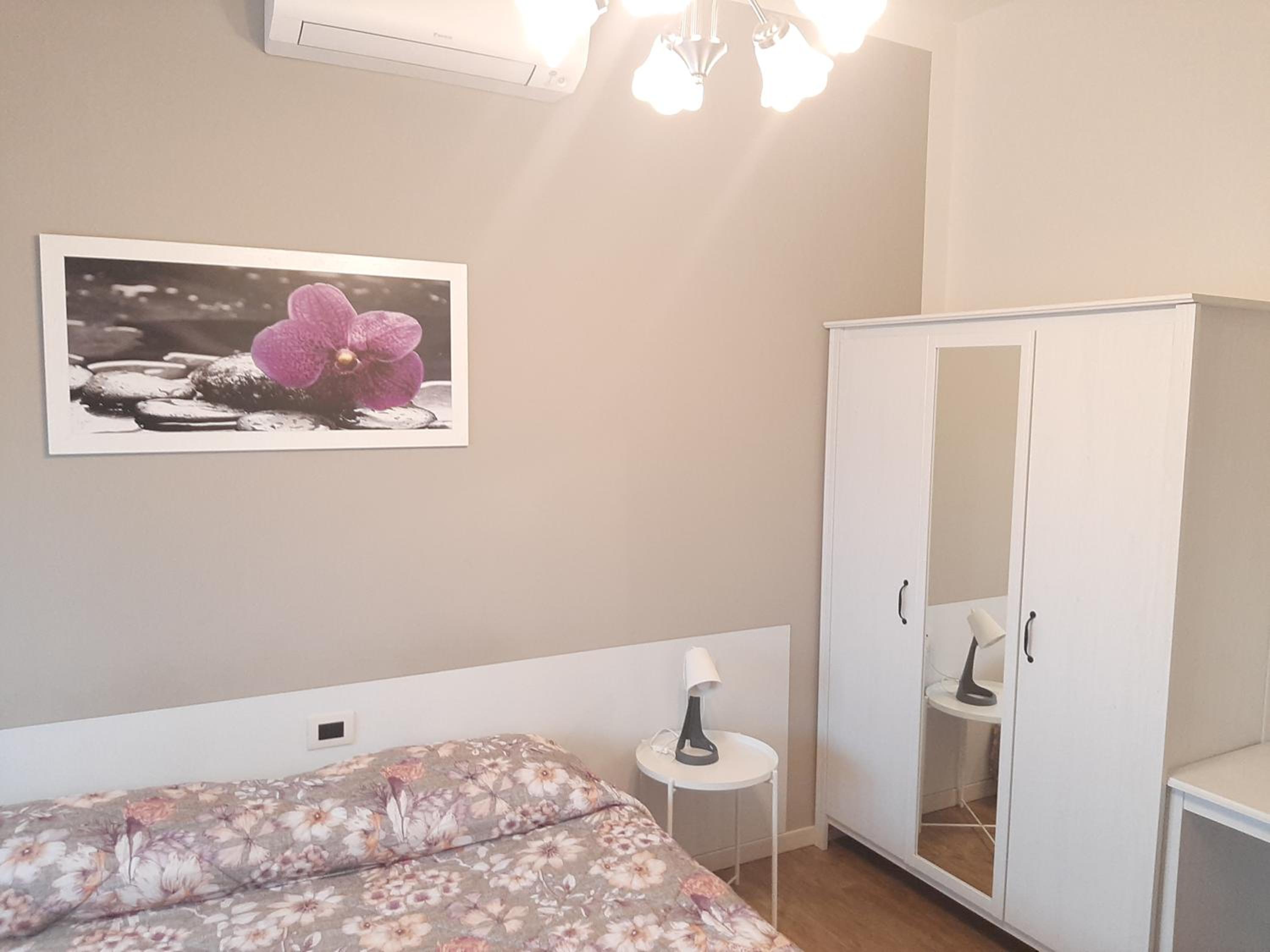 Double Room with Private Bathroom - Photo 13