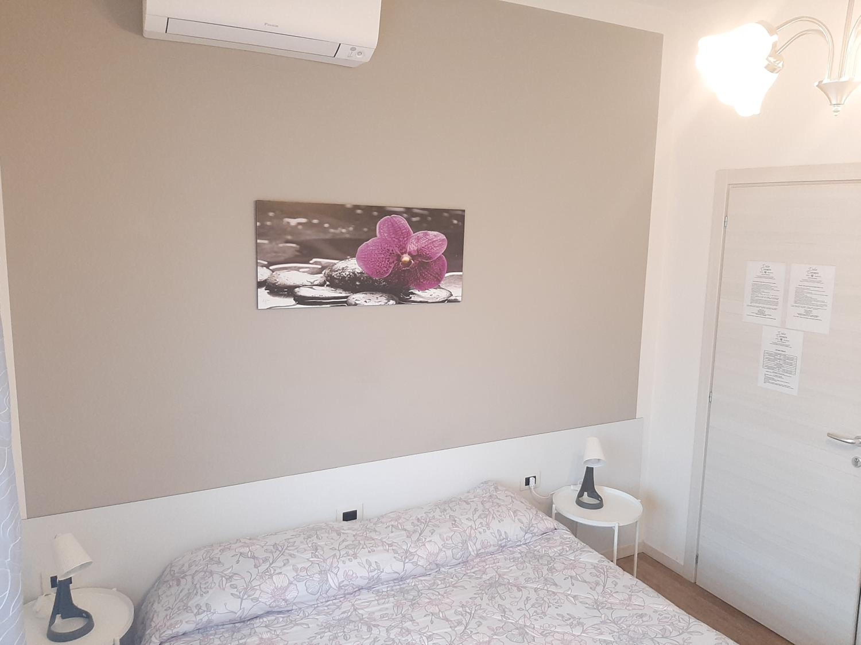 Double Room with Private Bathroom - Photo 2