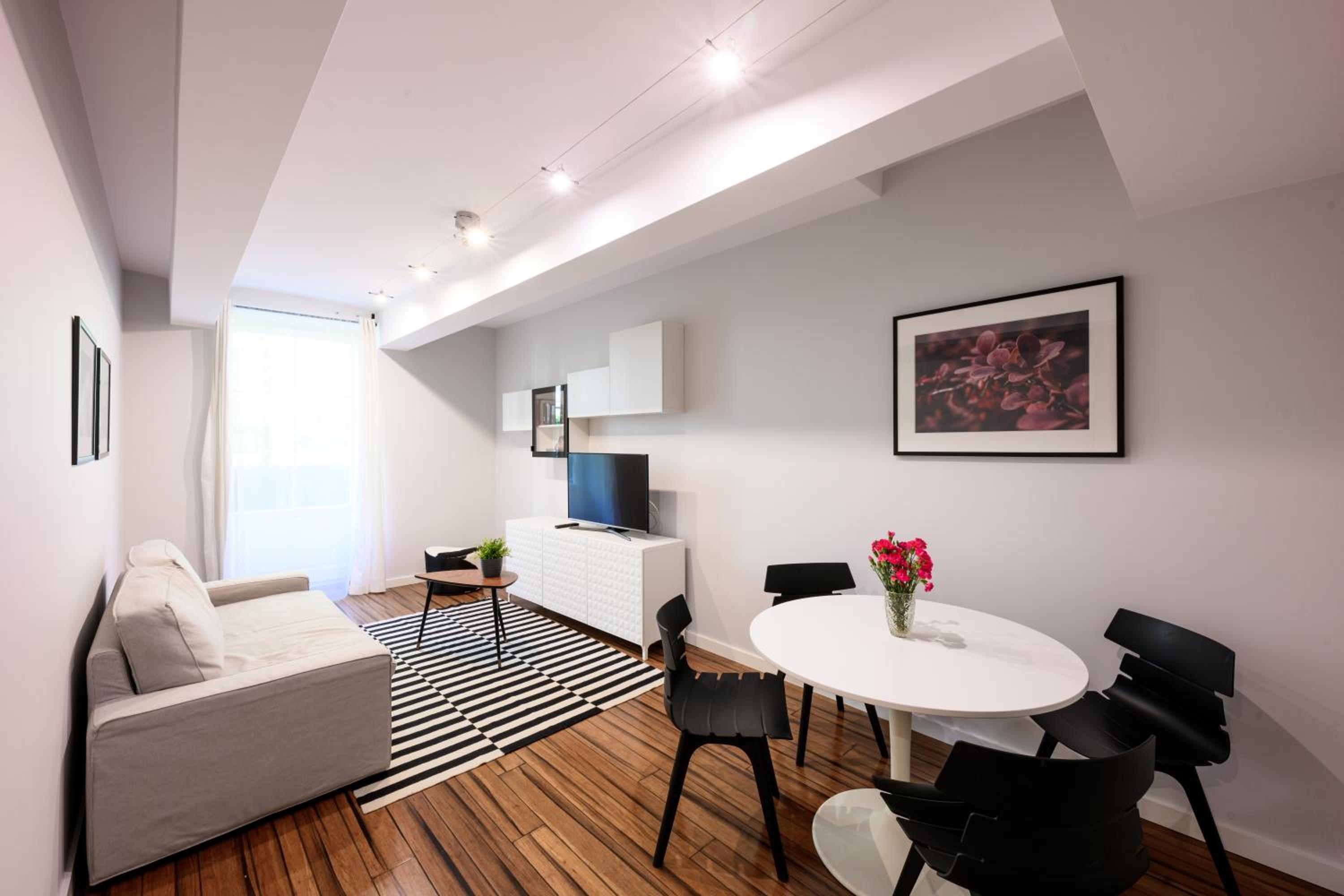 Apartment in City Center with Garden View