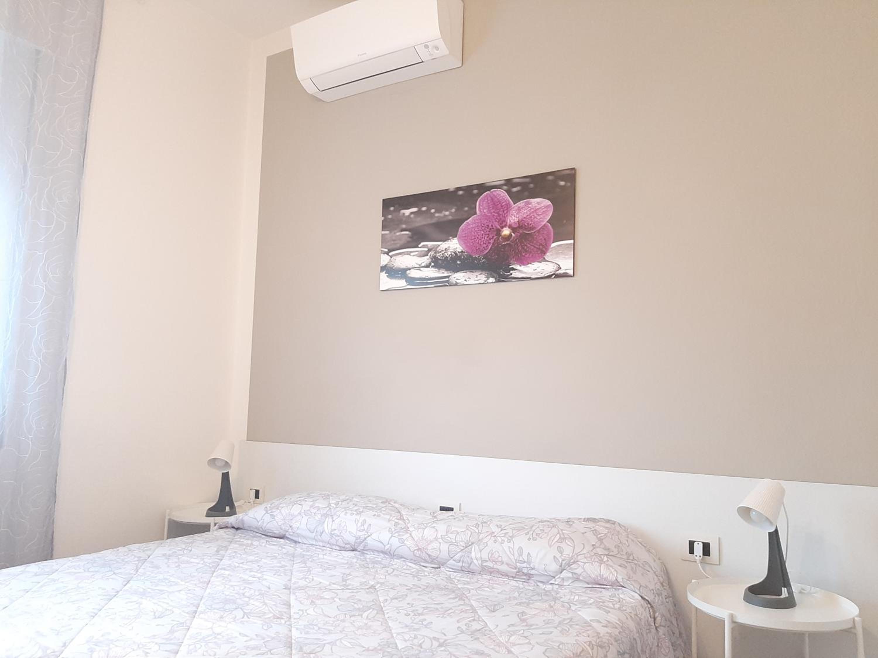 Double Room with Private Bathroom - Photo 11