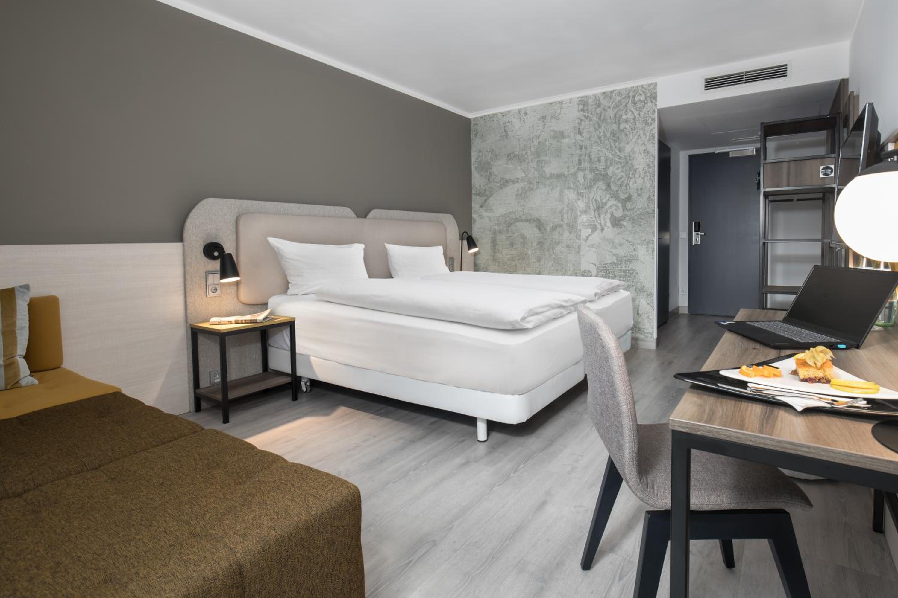 Standard Double Room - Photo 8
