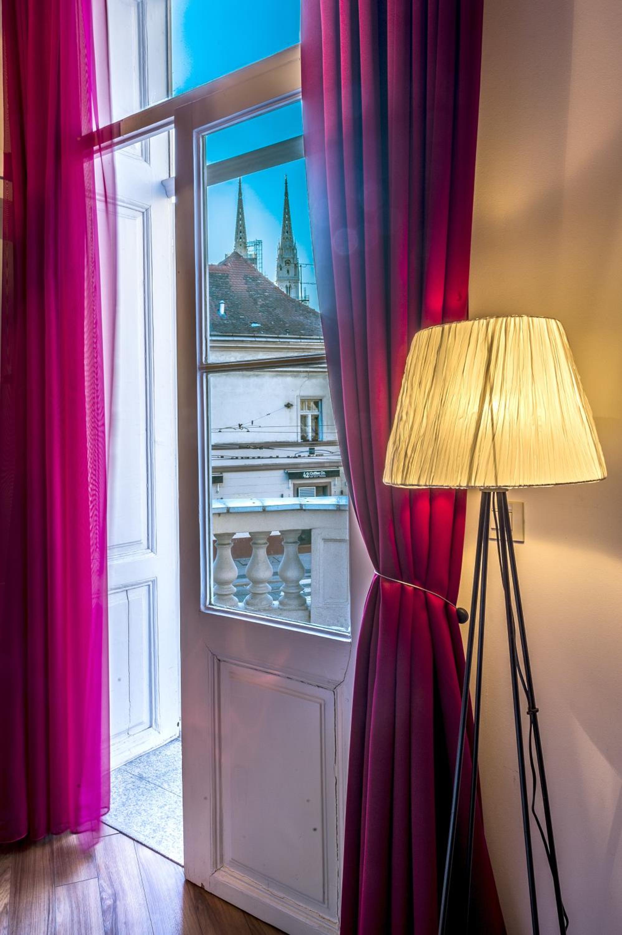 Deluxe Double Room with Balcony with City View - Photo 5
