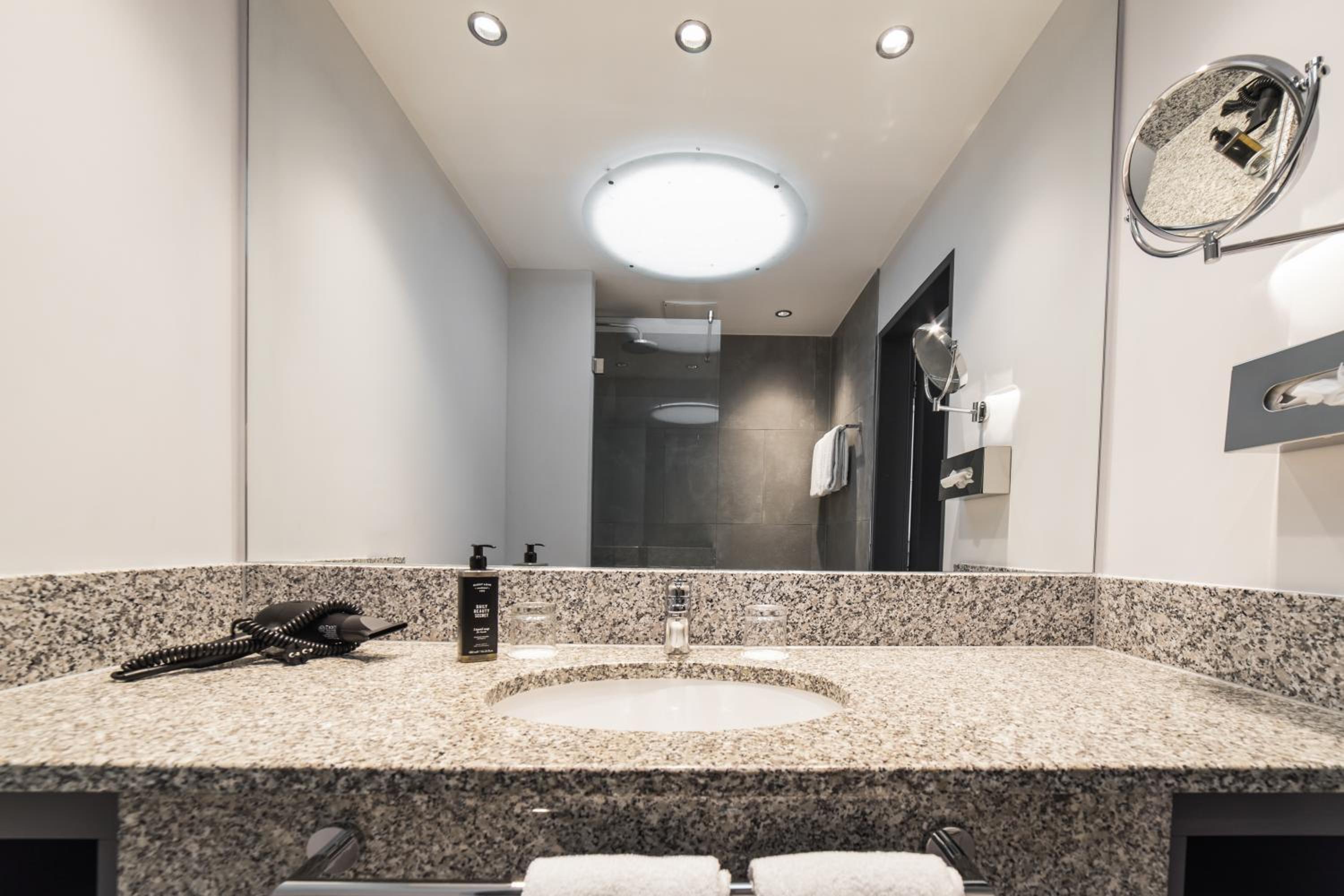 Junior Suite with Terrace - Photo 2