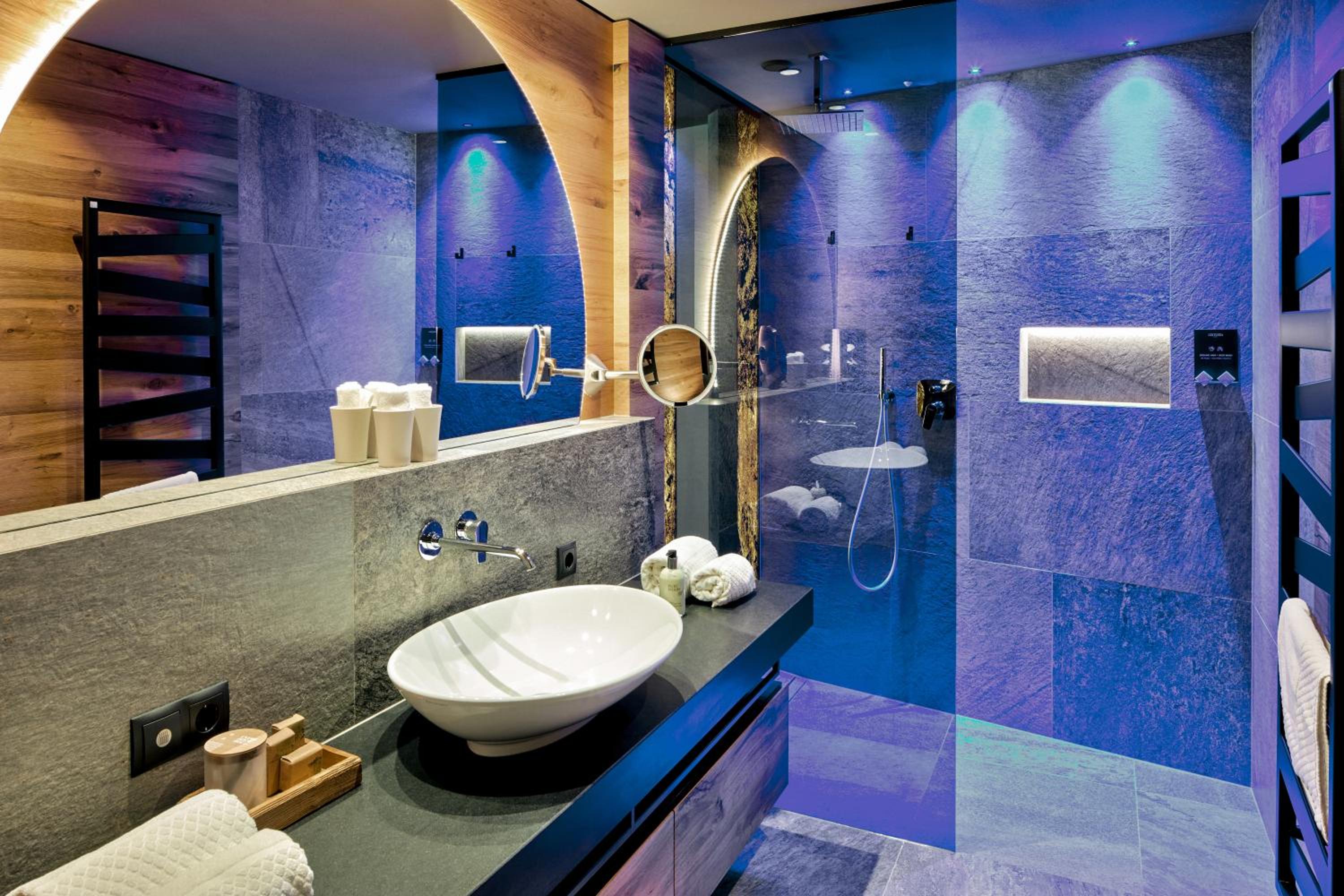 Deluxe Double Room with Balcony photo 3