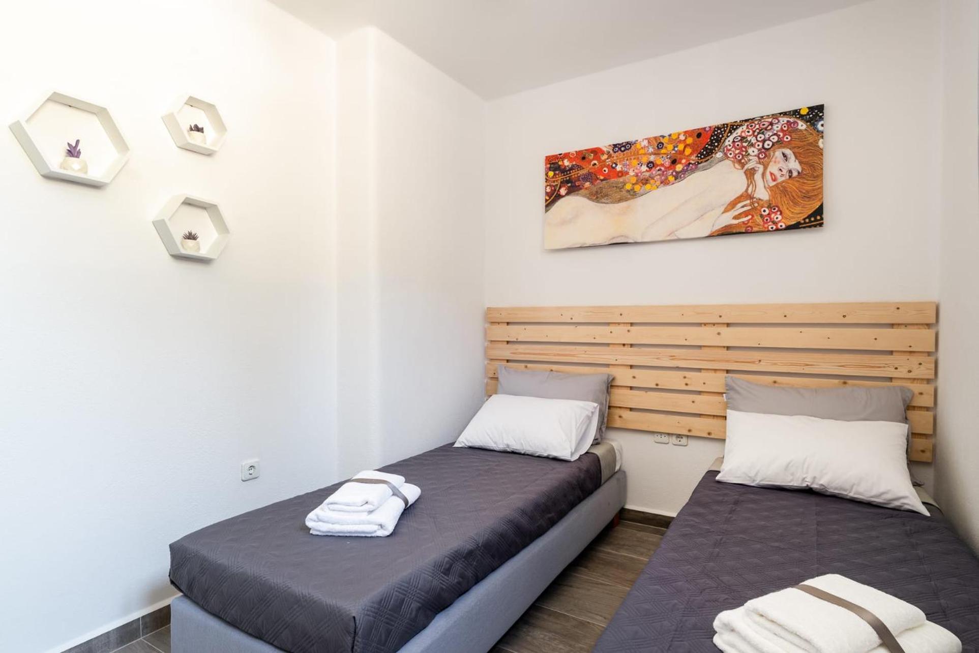 Apartment photo 2