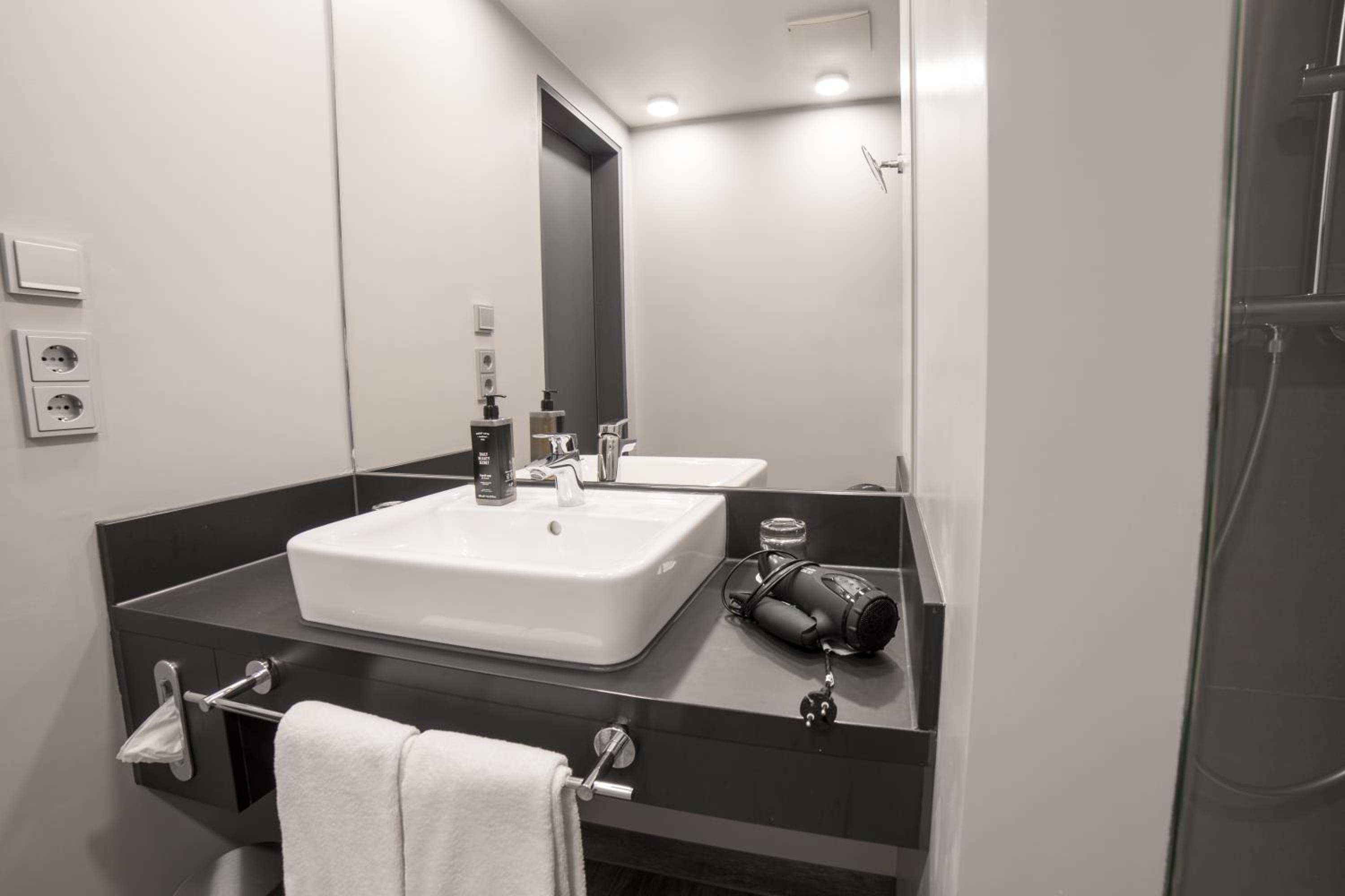 Standard Double Room - Photo 4